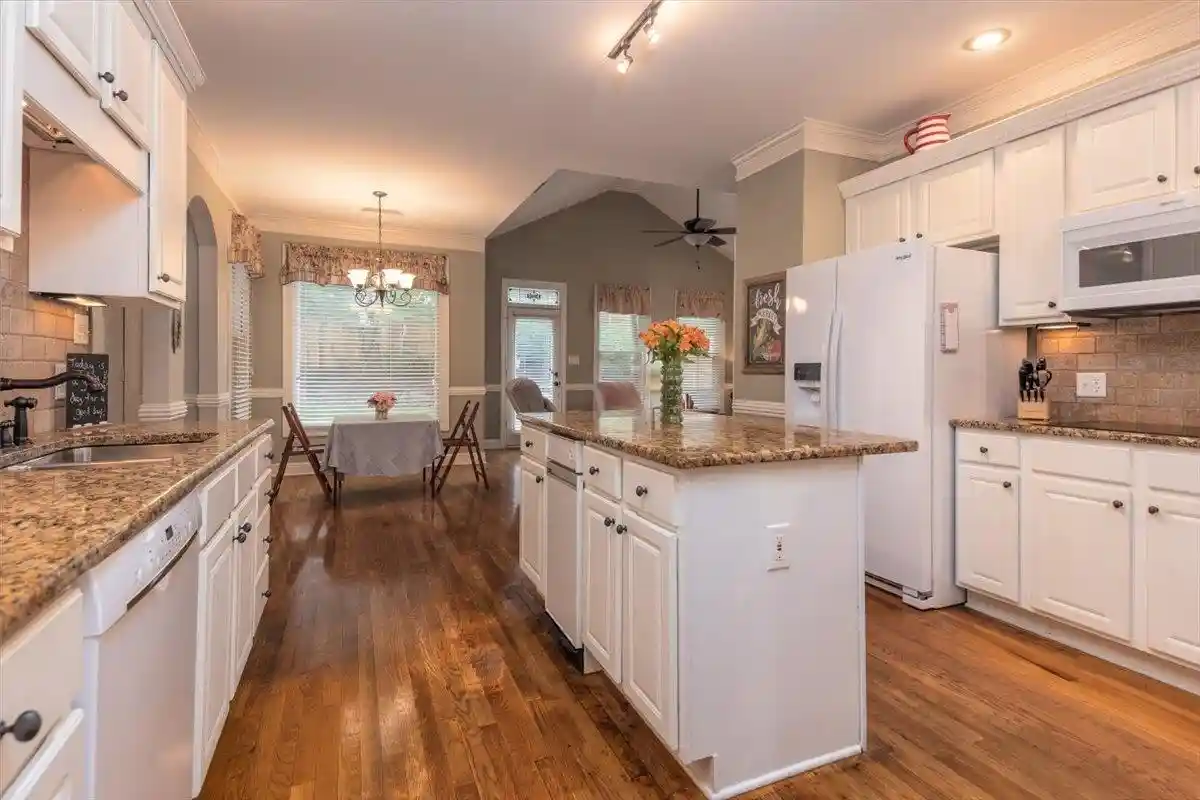 3rd image of 3076 Steeplegate Dr, Germantown, TN 38138 | MLS# 10226335