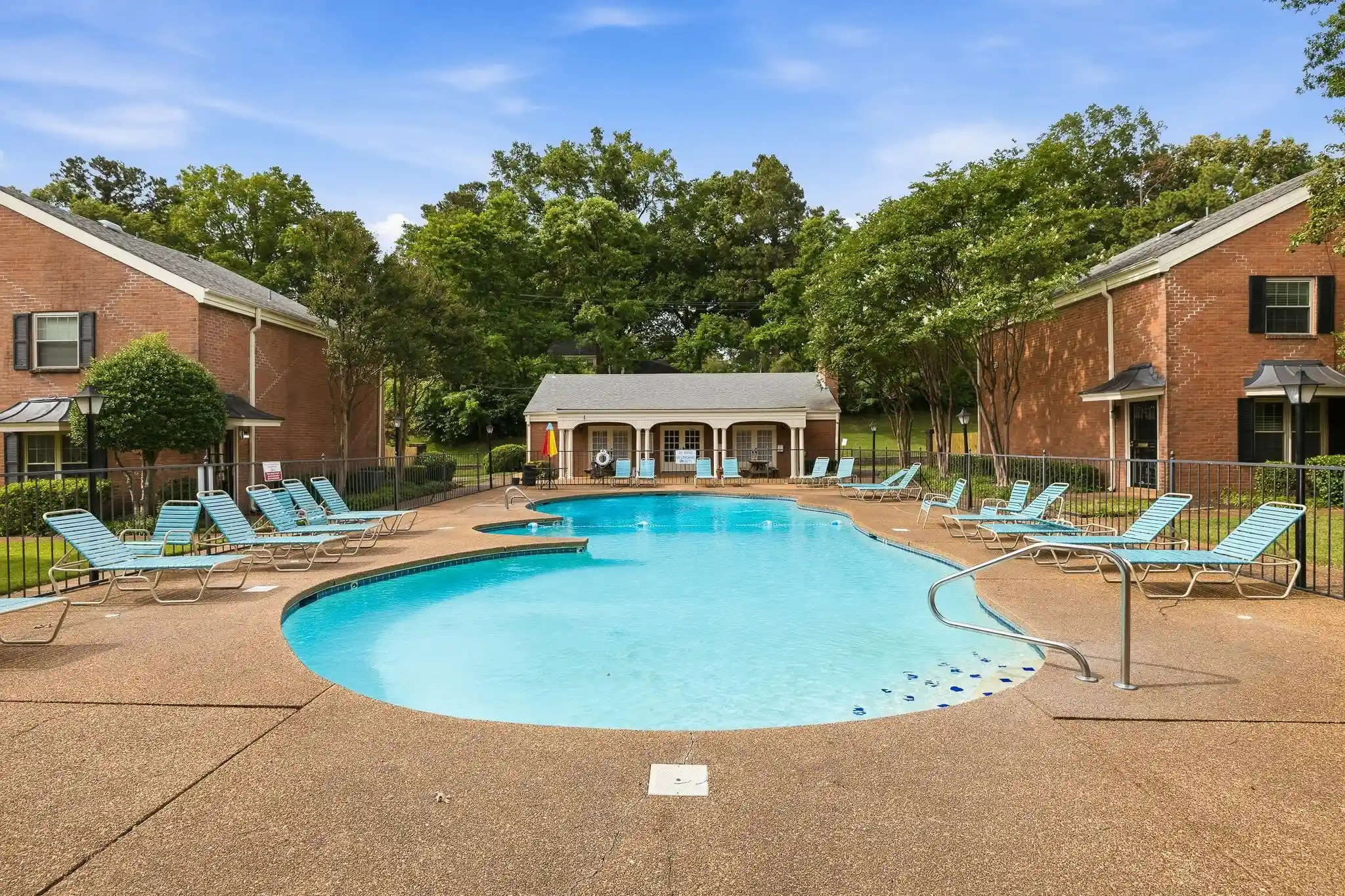 Photo 1 of Townhouse for sale at 5726 Quince Rd #4, Memphis, TN 38119 | MLS# 10226390 | Listing updated on 2026-09-10