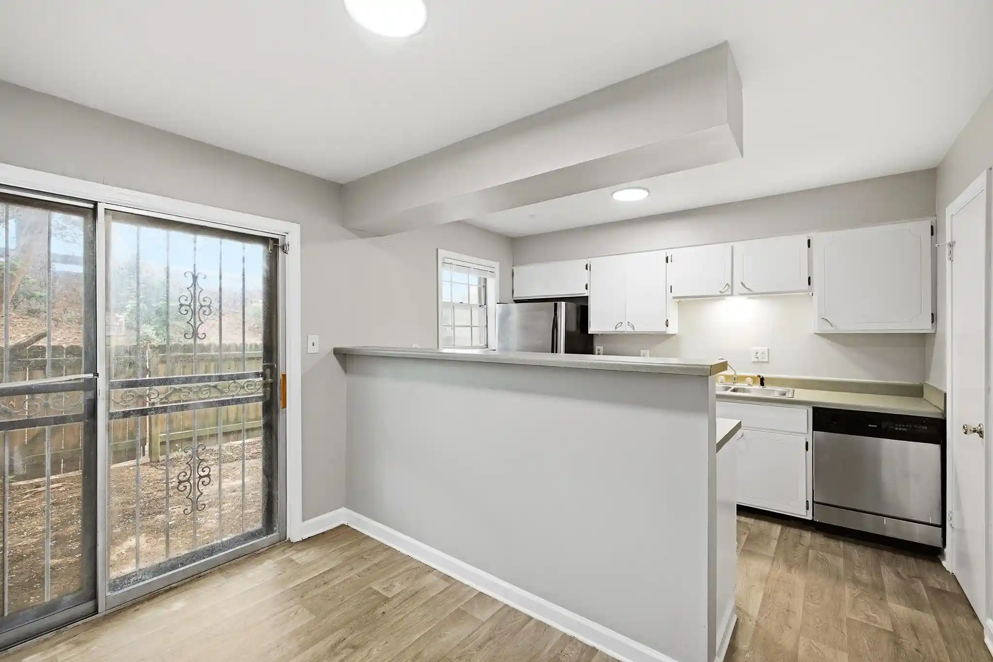 Photo 2 of Townhouse for sale at 5726 Quince Rd #4, Memphis, TN 38119 | MLS# 10226390 | Listing updated on 2026-09-10