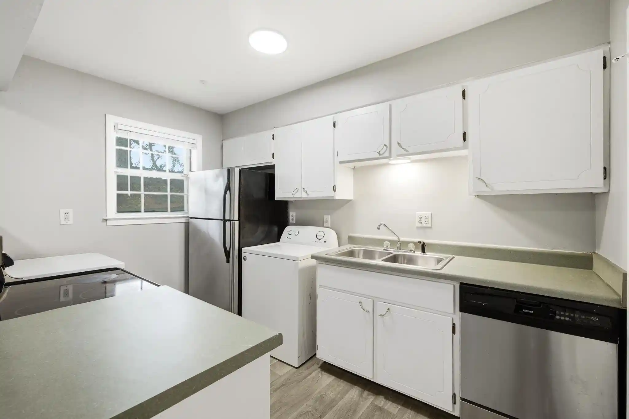 Photo 3 of Townhouse for sale at 5726 Quince Rd #4, Memphis, TN 38119 | MLS# 10226390 | Listing updated on 2026-09-10