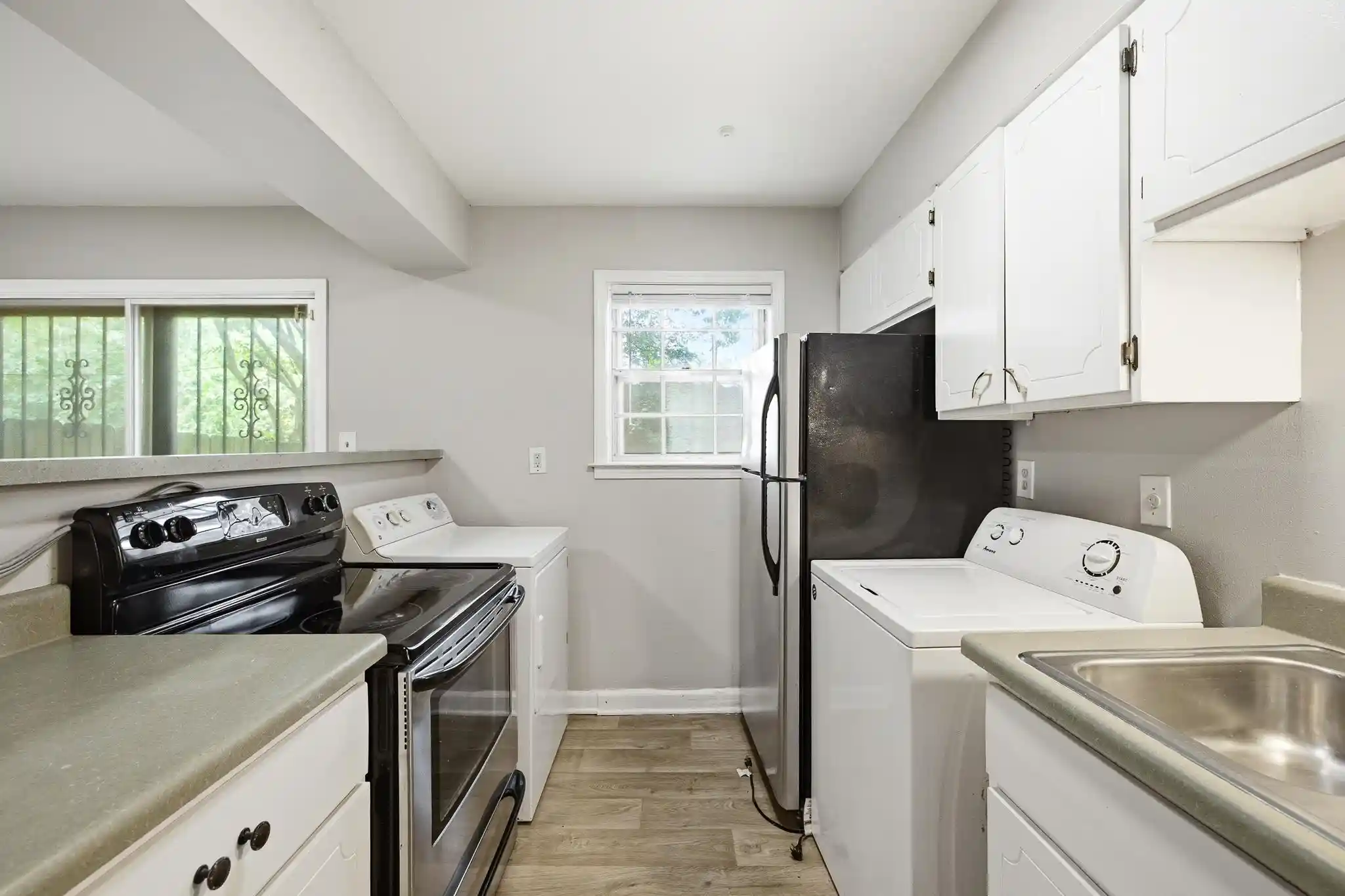 Listing Photo 4 - Condo for sale in building located at 5726 Quince Rd, Memphis, TN 38119 - Unit #4