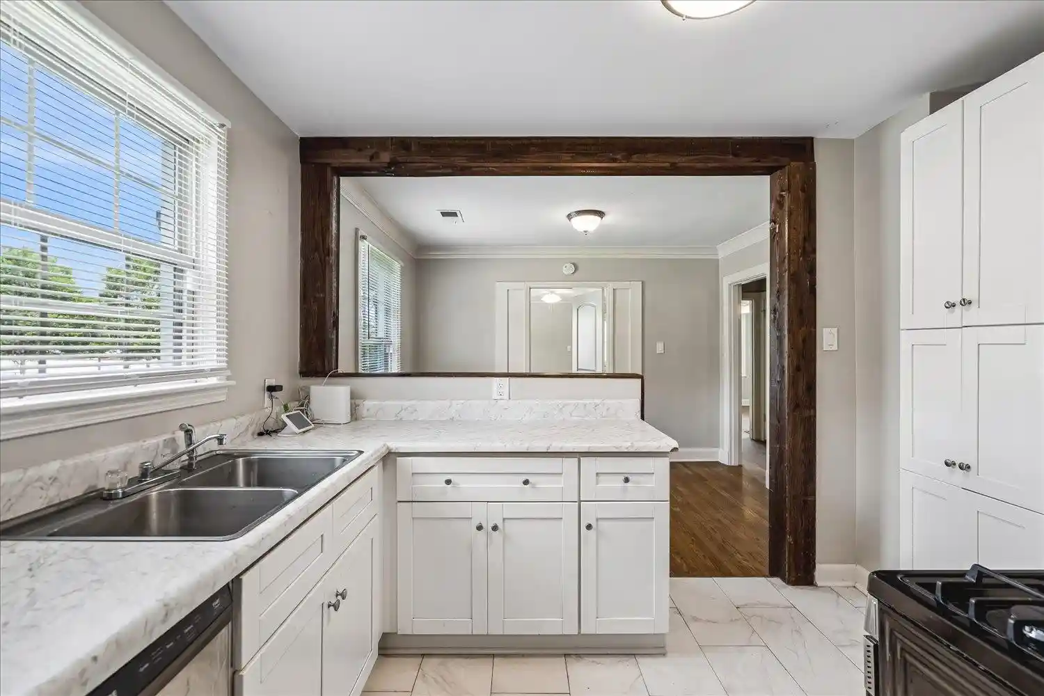 Photo 2 of Single family home for sale at 3725 Spottswood Ave, Memphis, TN 38111 | MLS# 10226427 | Listing updated on 2026-08-24