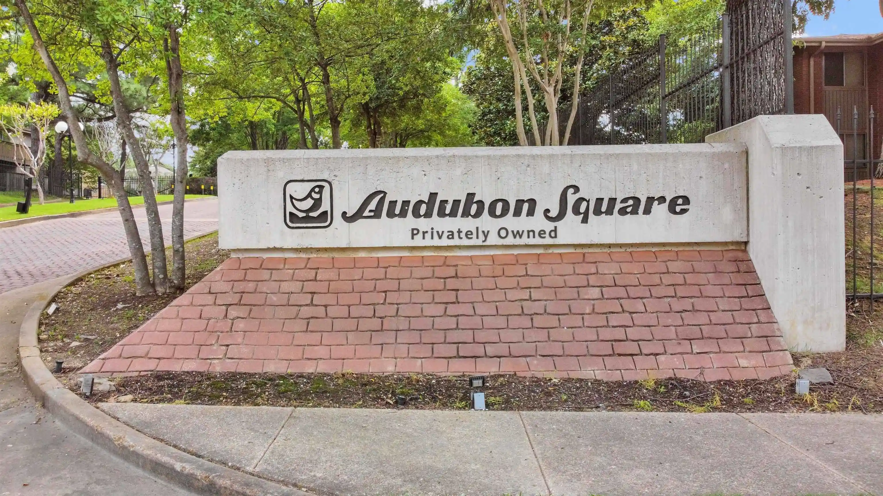 Photo 1 of Condo for sale at 732 Forest Lake Dr, Memphis, TN 38117 | MLS# 10226437 | Listing updated on 2026-09-29