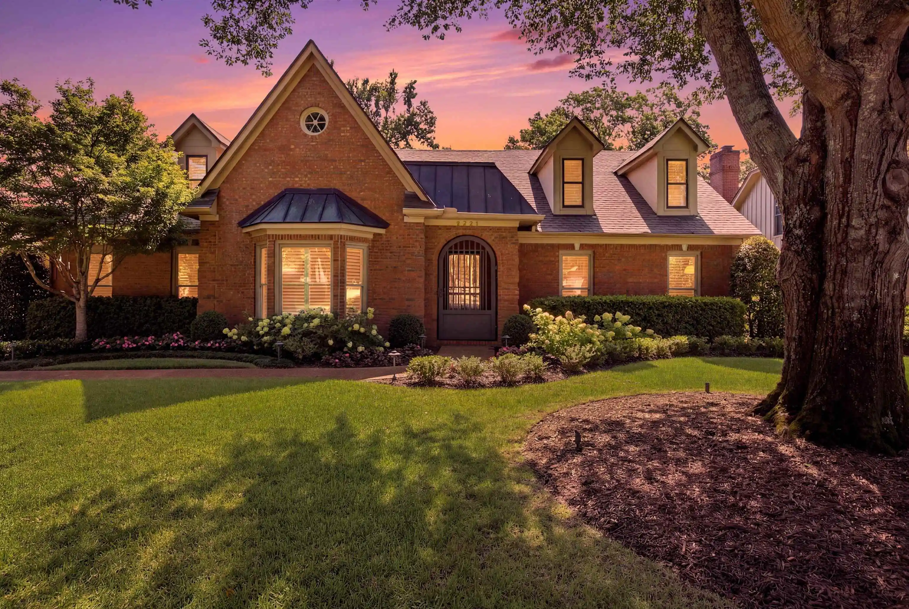 Photo 1 of Sale Pending at 6721 River Oaks View Dr, Memphis, TN 38120 | MLS# 10226440 | Listing updated on 2026-08-25