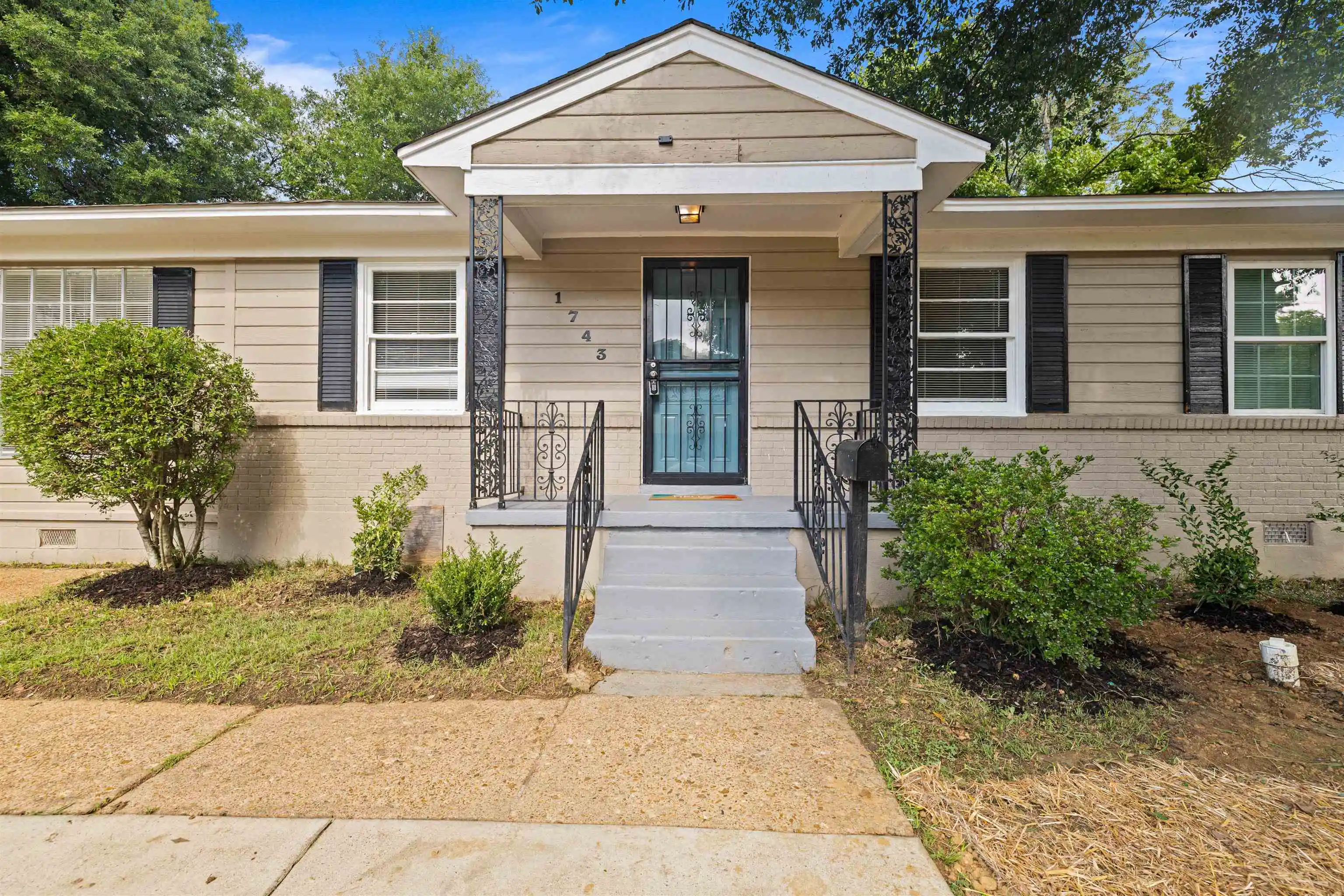 Photo 1 of Single family home for sale at 1743 S Perkins Rd, Memphis, TN 38117 | MLS# 10226470 | Listing updated on 2026-09-12