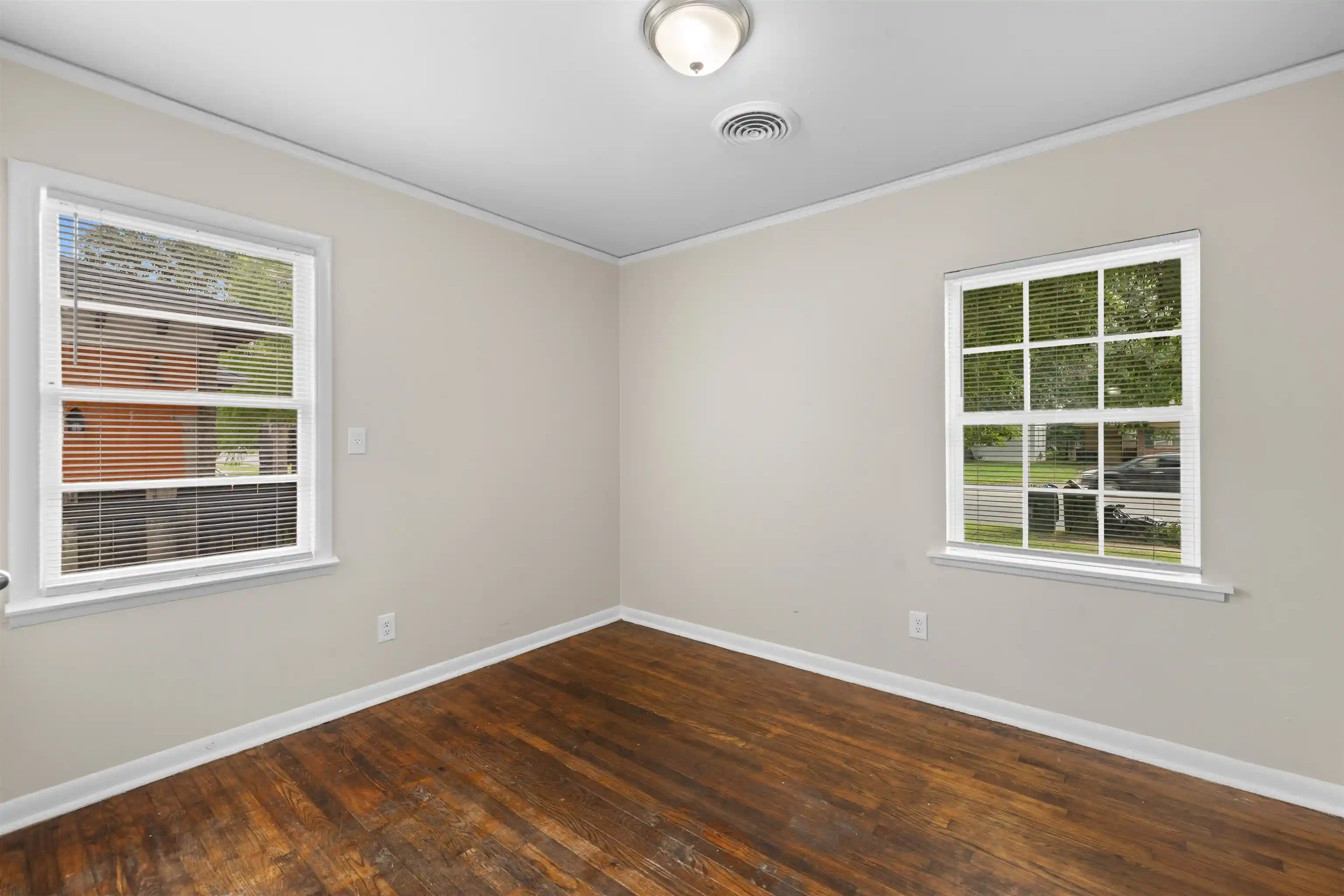 Photo 2 of Single family home for sale at 1743 S Perkins Rd, Memphis, TN 38117 | MLS# 10226470 | Listing updated on 2026-09-12