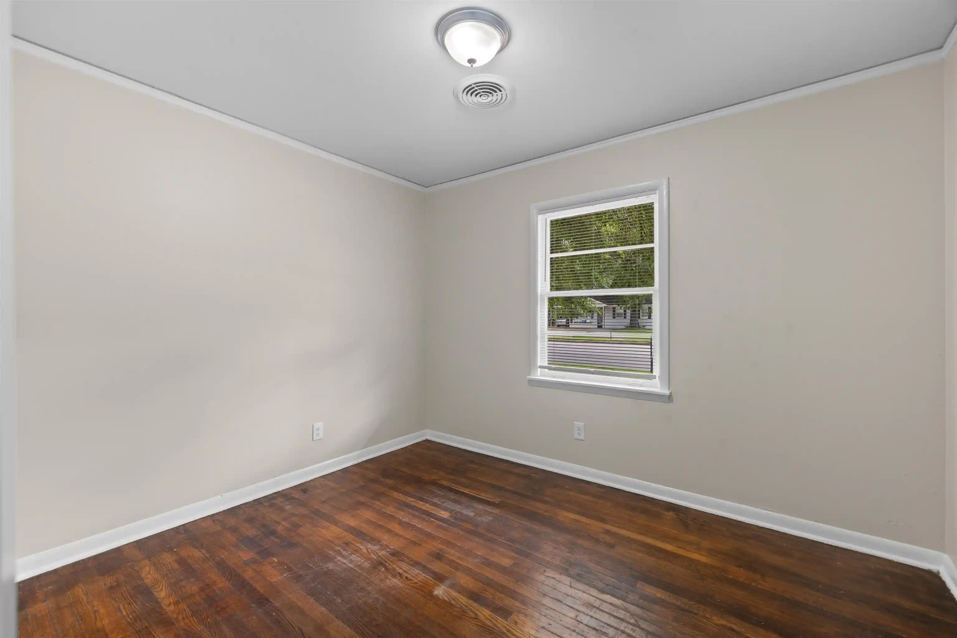 Photo 3 of Single family home for sale at 1743 S Perkins Rd, Memphis, TN 38117 | MLS# 10226470 | Listing updated on 2026-09-12