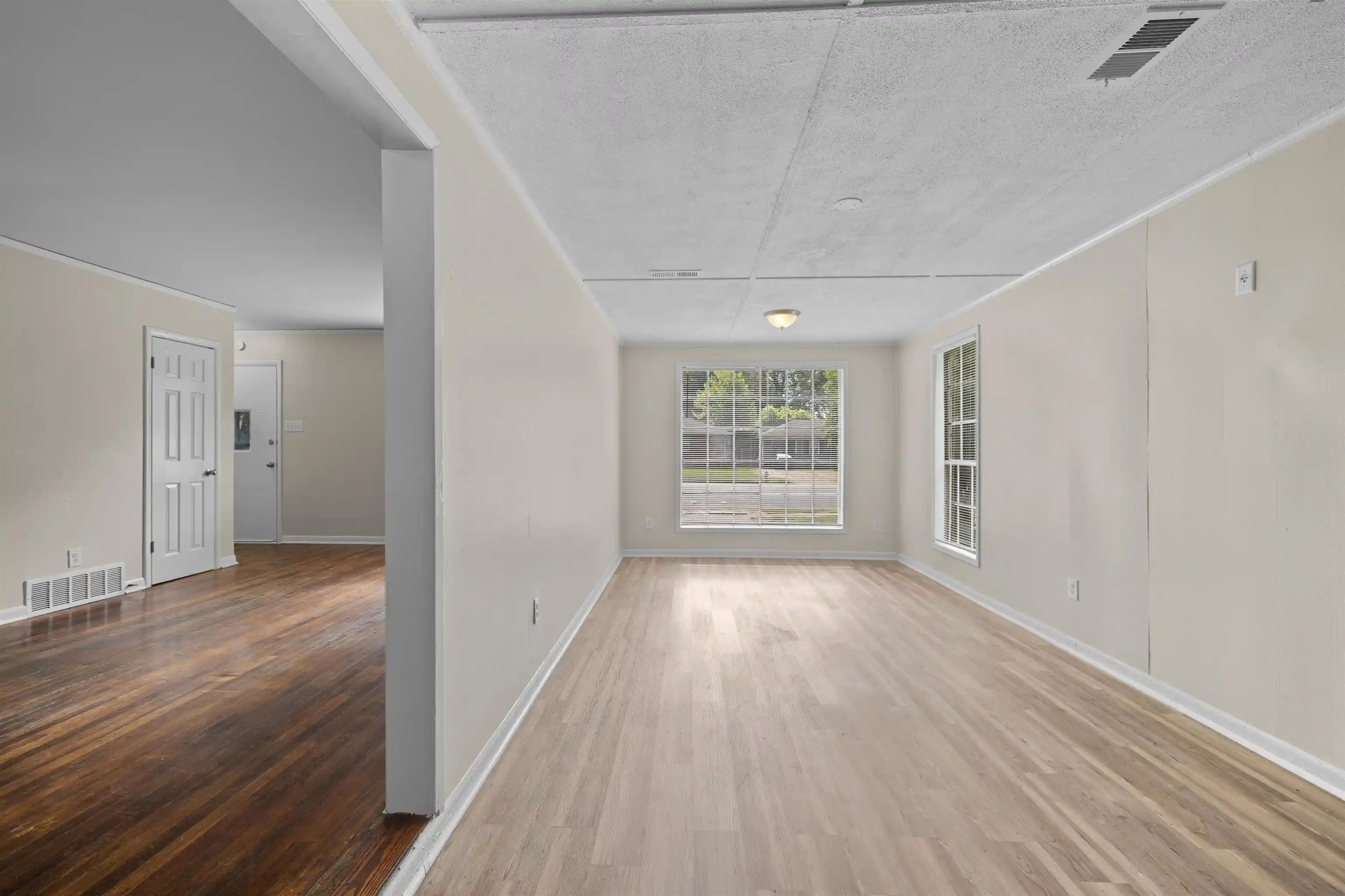 Photo 3 of Single family home for sale at 1743 S Perkins Rd, Memphis, TN 38117 | MLS# 10226470 | Listing updated on 2026-09-12