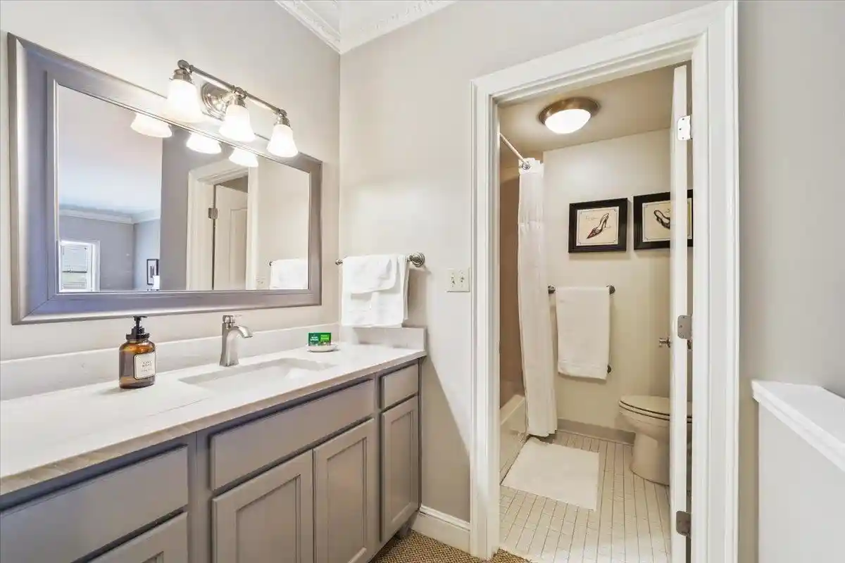 Listing Photo 1 - Condo for sale in building located at 5400 Park Ave, Memphis, TN 38119 - Unit #108