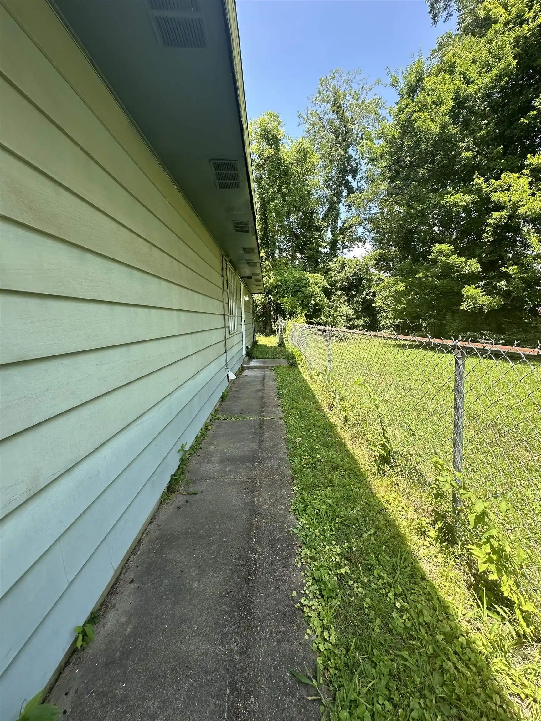 Photo 4 of Single family home for sale at 1339 N Mcneil St, Memphis, TN 38108 | MLS# 10226481 | Listing updated on 2026-08-22