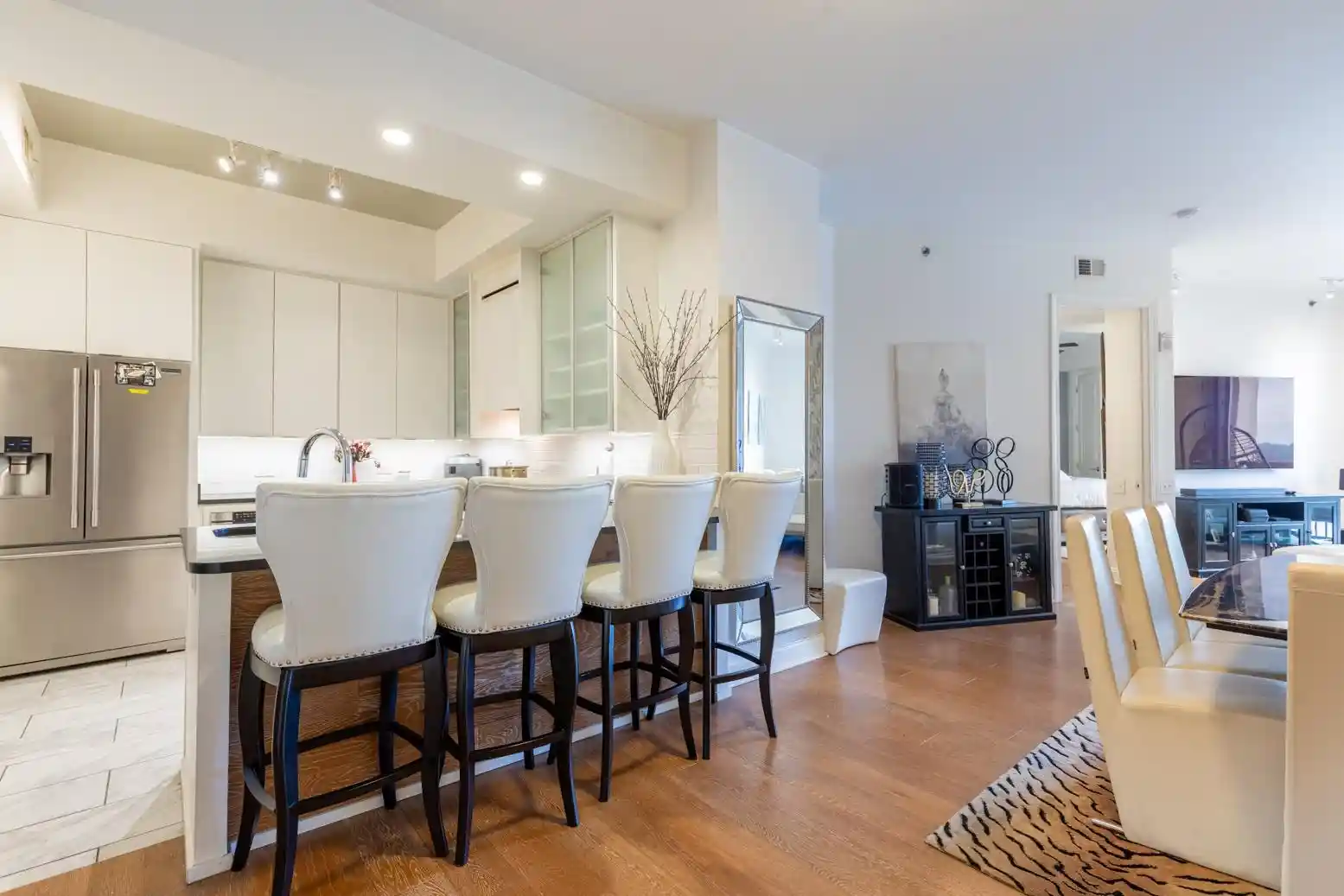 Photo 3 of Condo for sale at 717 Riverside Dr #1407, Memphis, TN 38103 | MLS# 10226513 | Listing updated on 2026-09-16