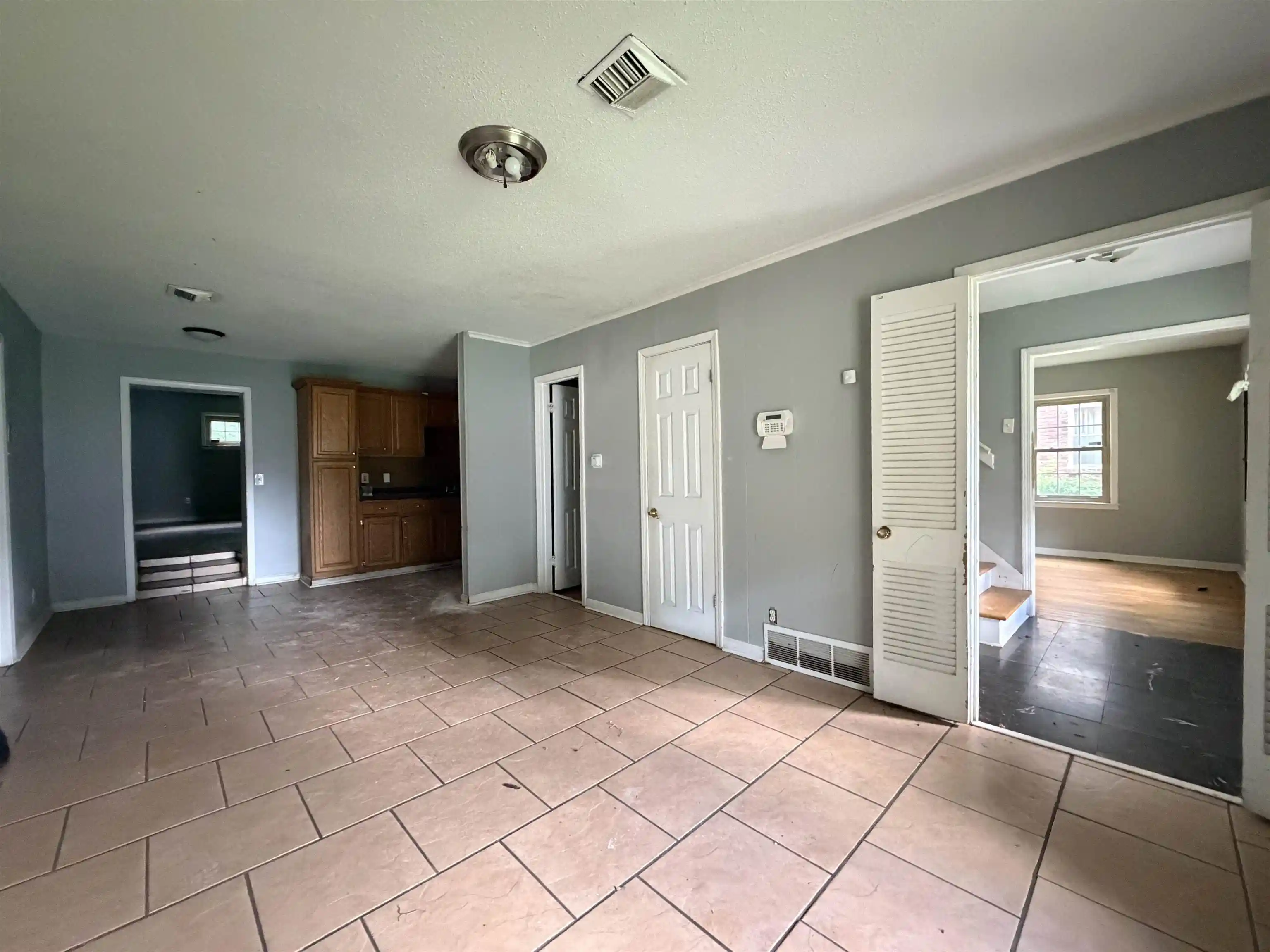 Photo 4 of Sale Pending at 3215 Queensgate Ave, Memphis, TN 38118 | MLS# 10226571 | Listing updated on 2026-08-30
