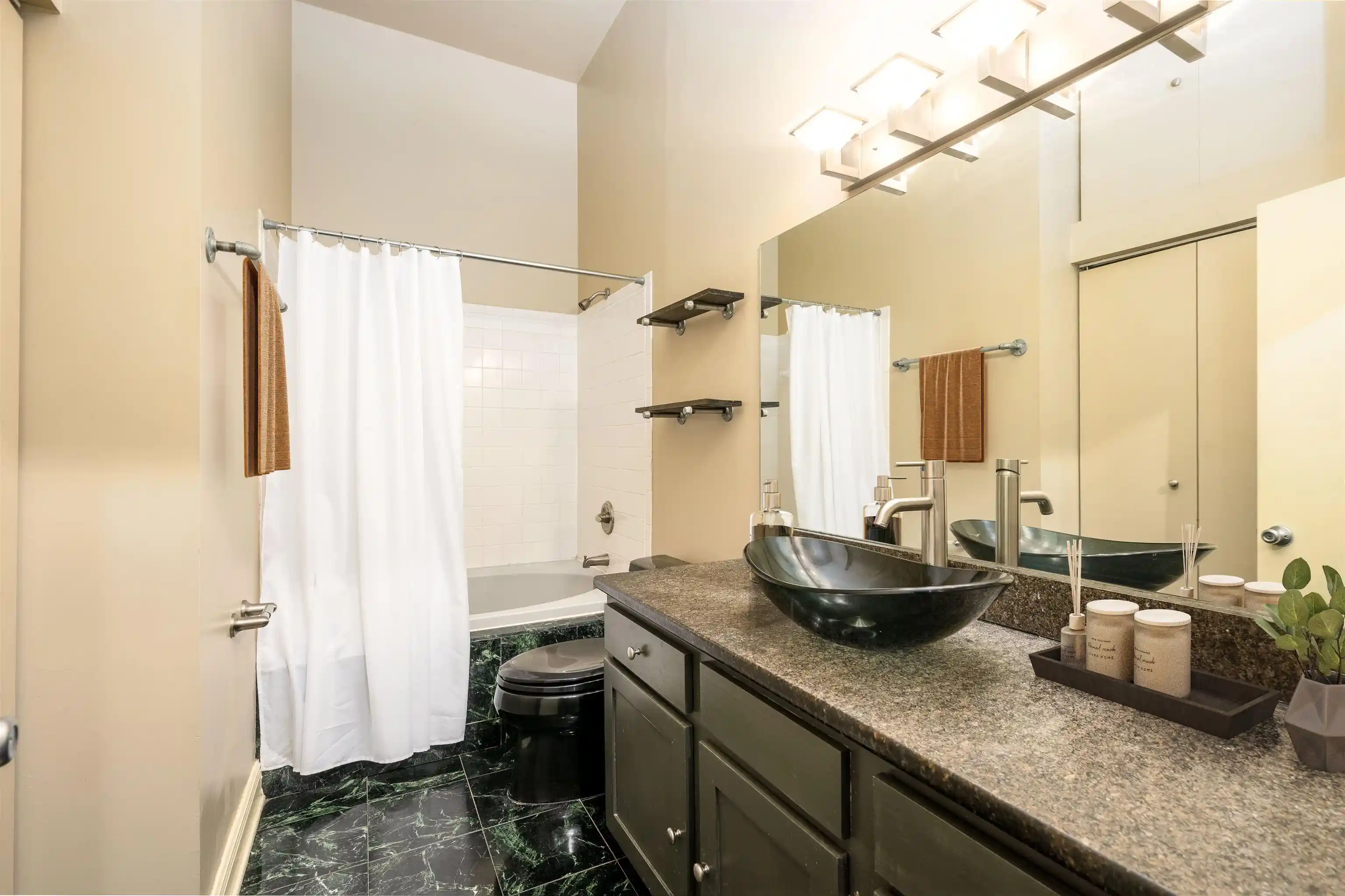 Photo 2 of Townhouse for sale at 71 Union Ave #102, Memphis, TN 38103 | MLS# 10226578 | Listing updated on 2026-09-29