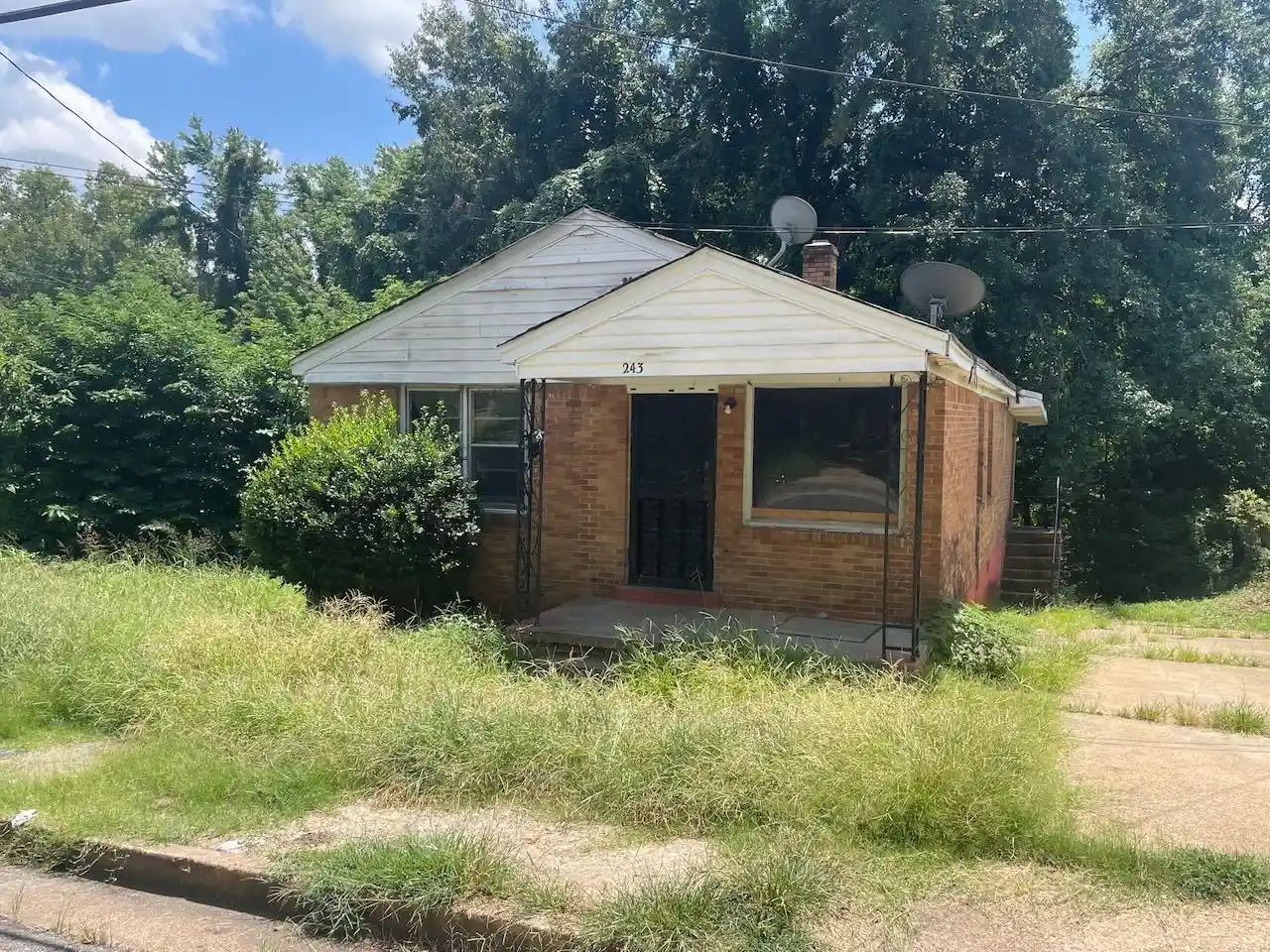 Photo 1 of Single family home for sale at 243 1st Avenue, Memphis, TN 38109 | MLS# 10226606 | Listing updated on 2026-08-28