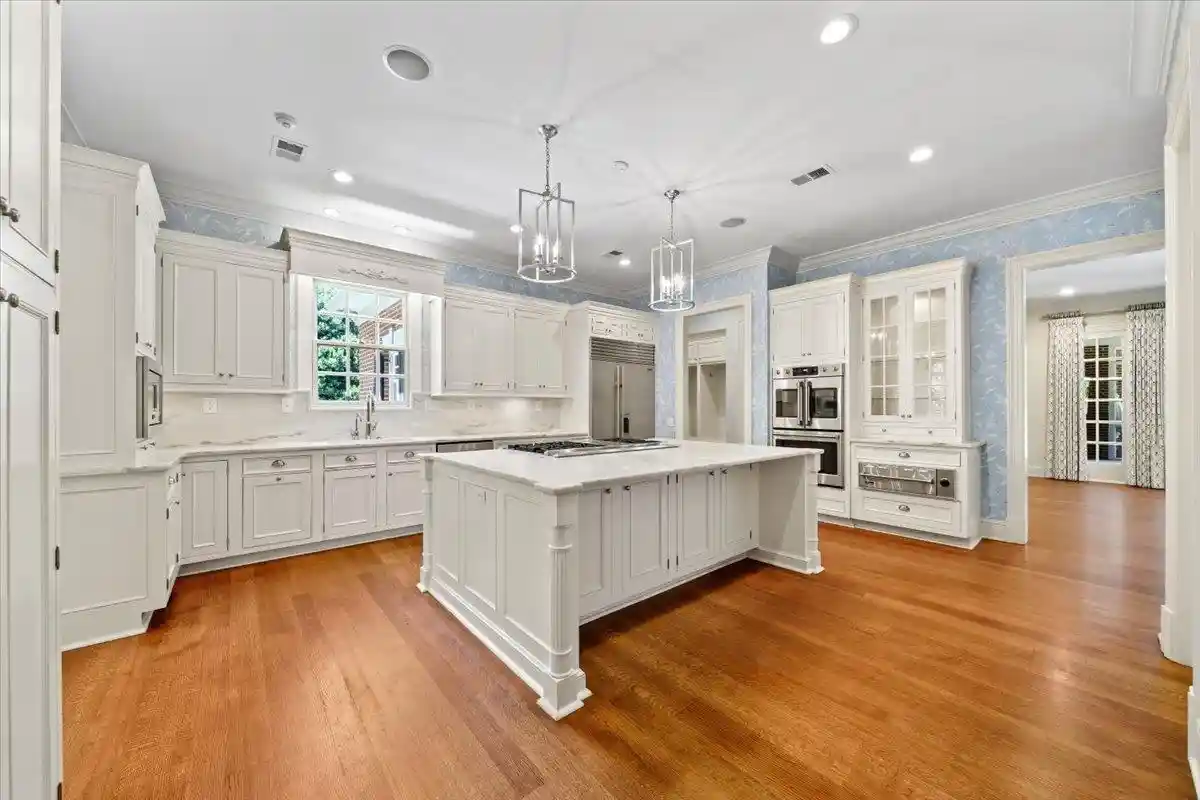 Photo 2 of Mansion for sale at 4348 Gwynne Rd, Memphis, TN 38117 | MLS# 10226650 | Listing updated on 2026-09-19