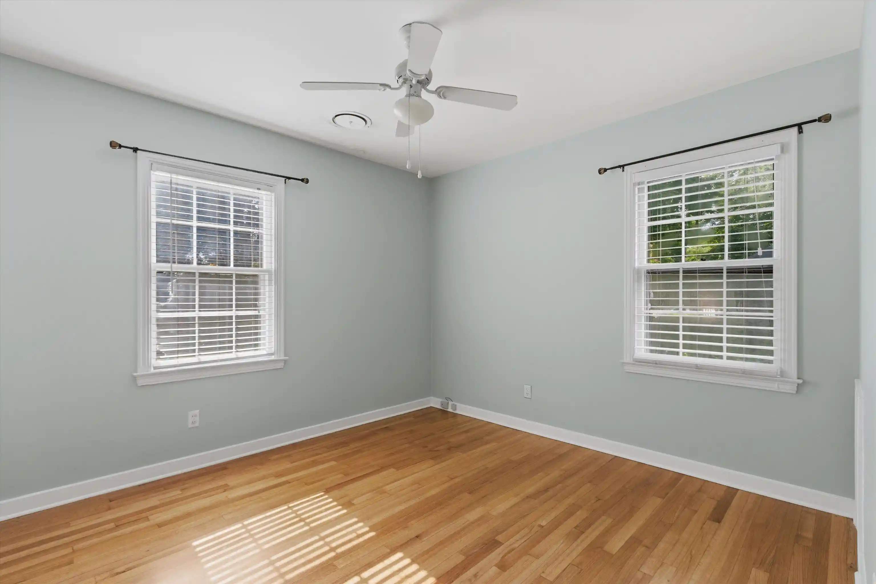 Photo 4 of Single family home for sale at 1627 Willey St, Memphis, TN 38119 | MLS# 10226655 | Listing updated on 2026-09-11