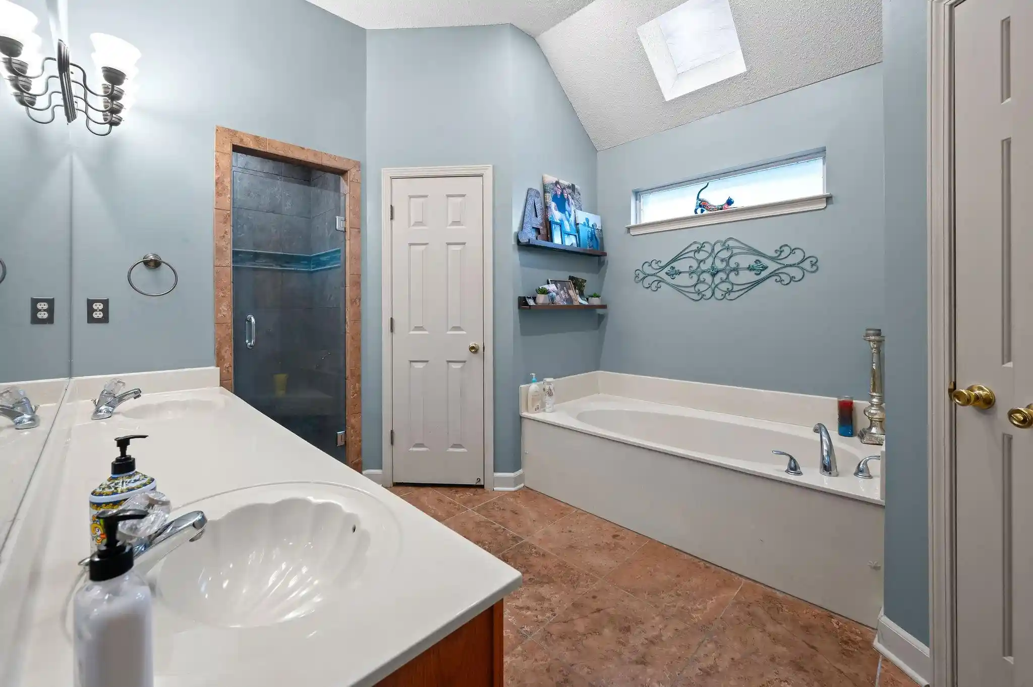 Photo 3 of Sale Pending at 6654 Golden Star Cv, Bartlett, TN 38134 | MLS# 10226692 | Listing updated on 2026-08-31
