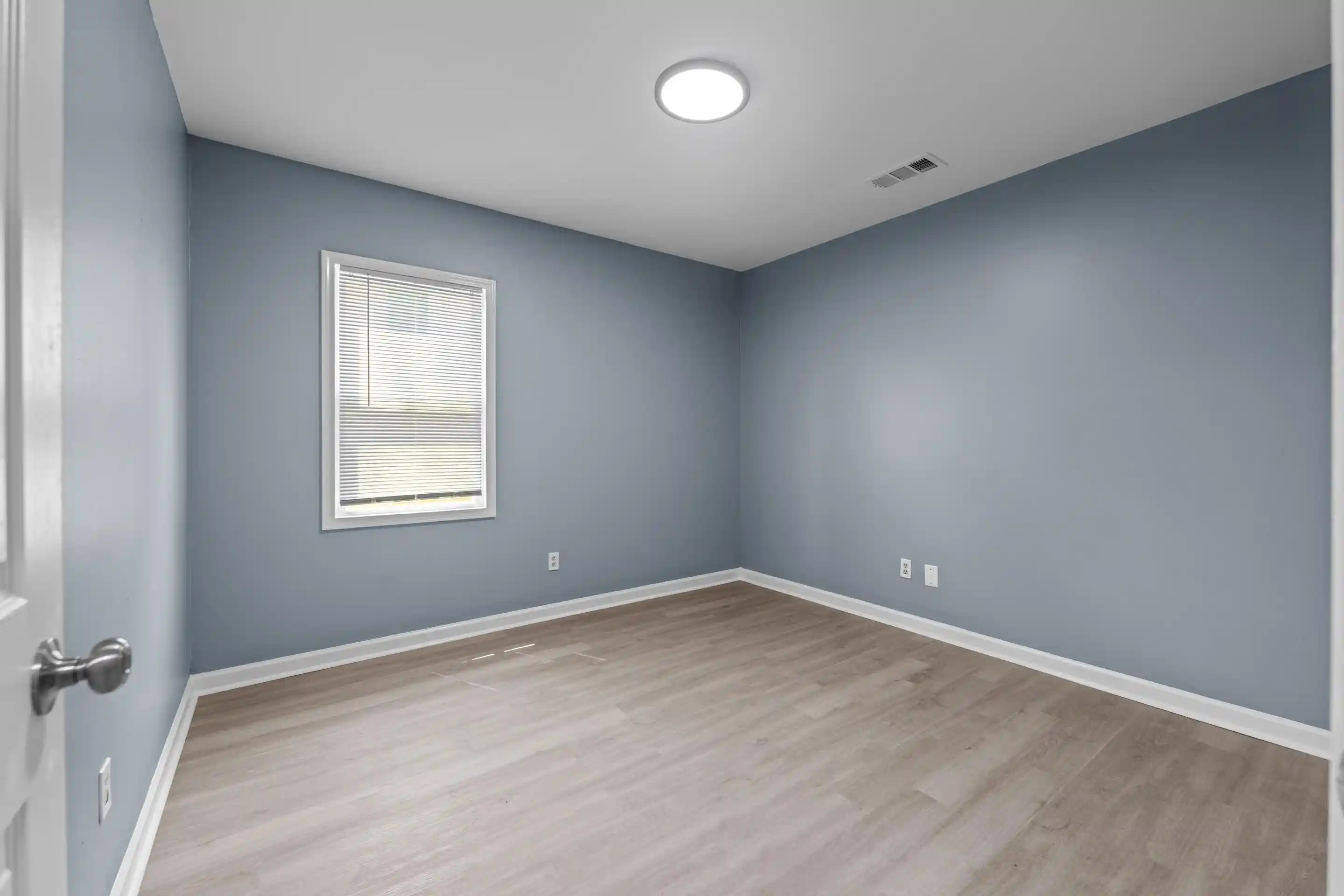 Photo 2 of Single family home for sale at 2851 Carnes Ave, Memphis, TN 38114 | MLS# 10226786 | Listing updated on 2026-09-01