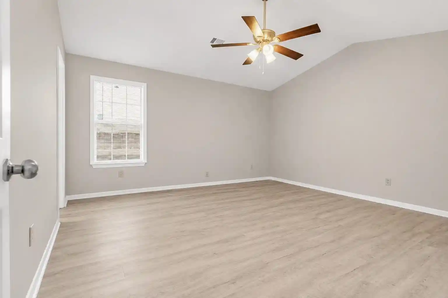 2nd image of 6822 Southknoll Ave, Millington, TN 38053 | MLS# 10226788