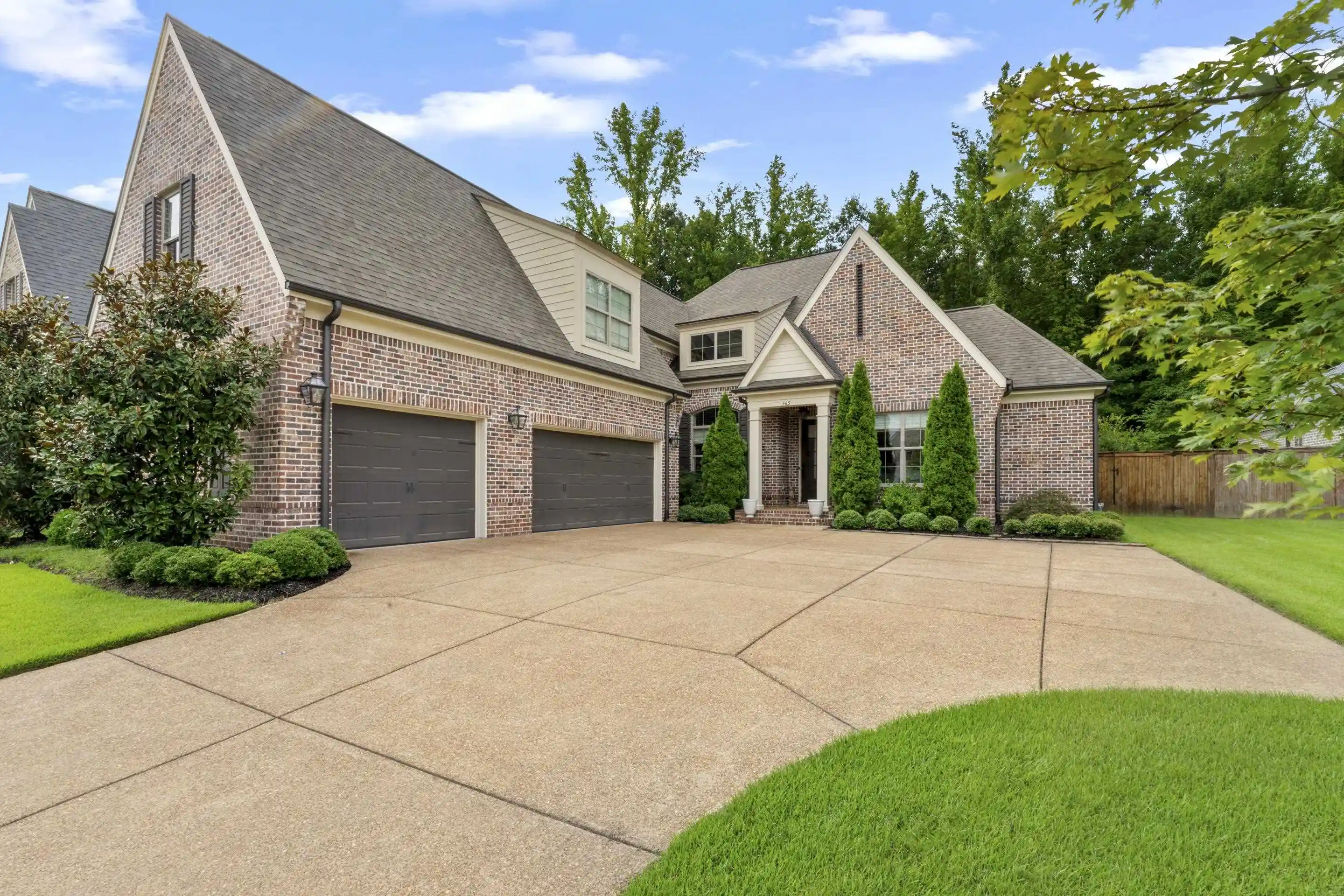 Photo 1 of Single family home for sale at 565 Saunders Crk Cir, Rossville, TN 38066 | MLS# 10226795 | Listing updated on 2026-10-08