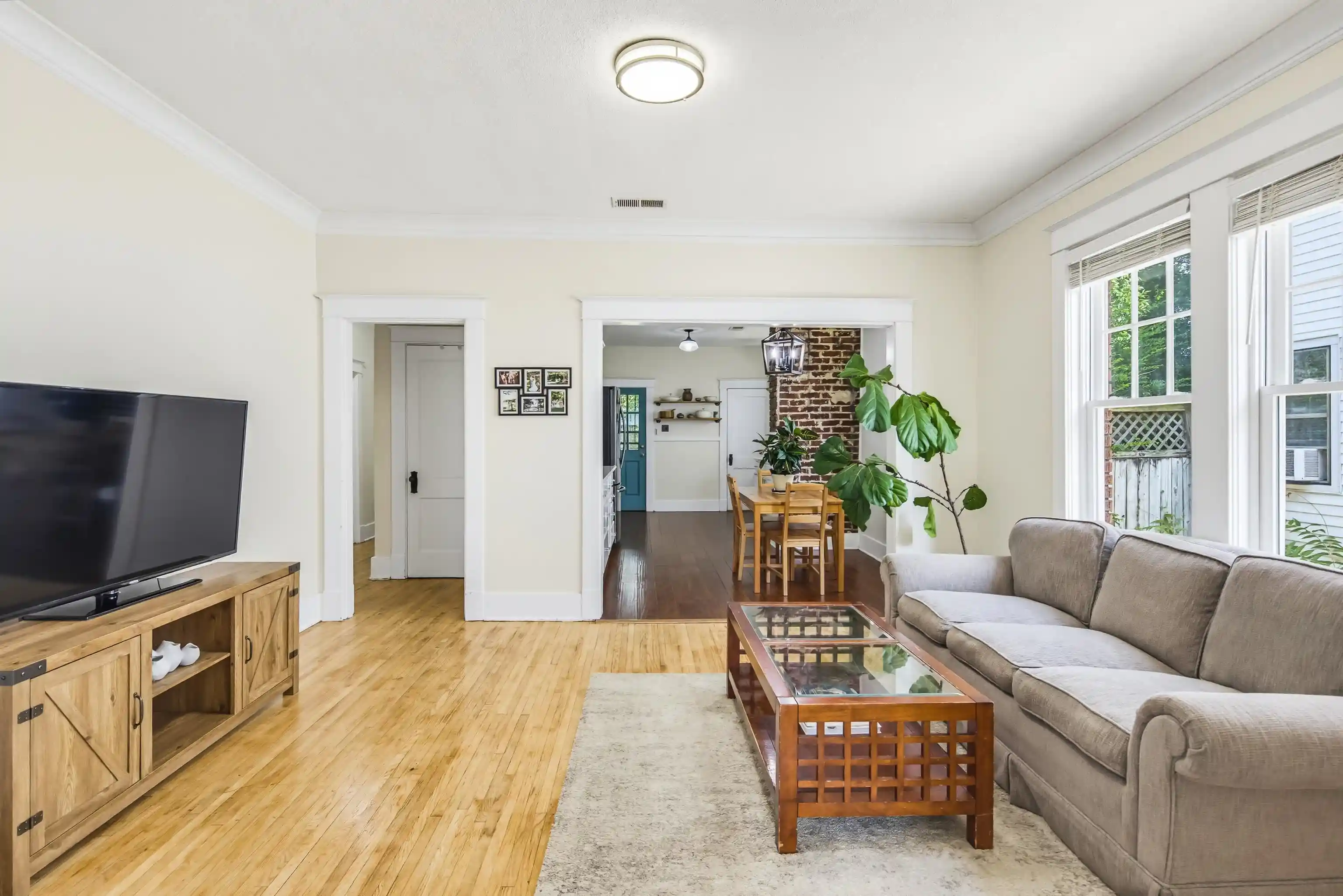 Photo 2 of Single family home for sale at 297 N Montgomery St, Memphis, TN 38104 | MLS# 10226803 | Listing updated on 2026-08-11