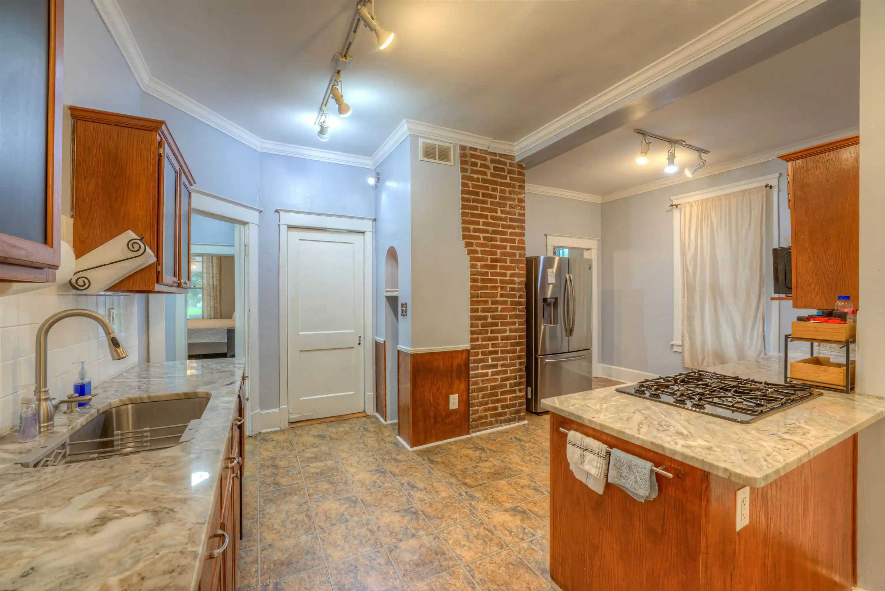 Photo 2 of Single family home for sale at 30 S Barksdale St, Memphis, TN 38104 | MLS# 10226829 | Listing updated on 2026-10-01