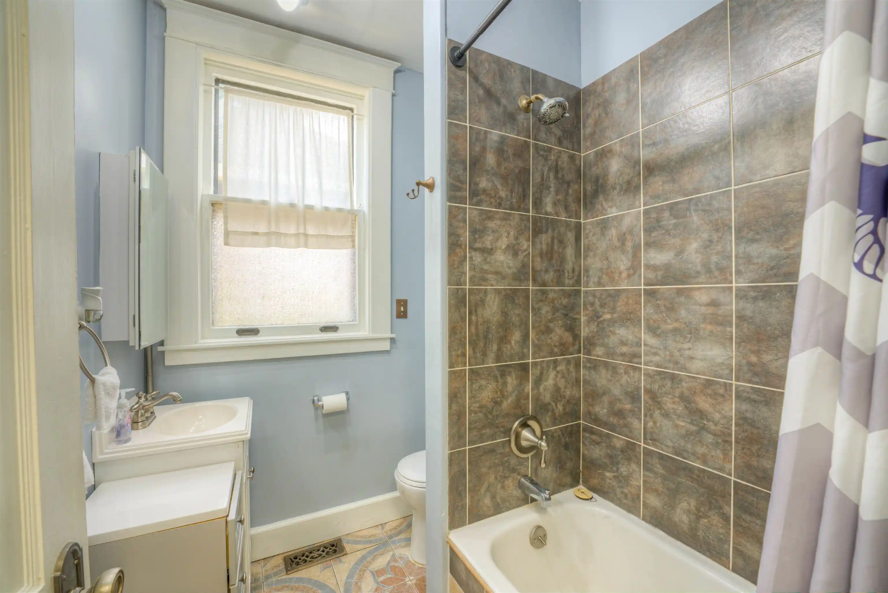 Photo 4 of Single family home for sale at 30 S Barksdale St, Memphis, TN 38104 | MLS# 10226829 | Listing updated on 2026-10-01