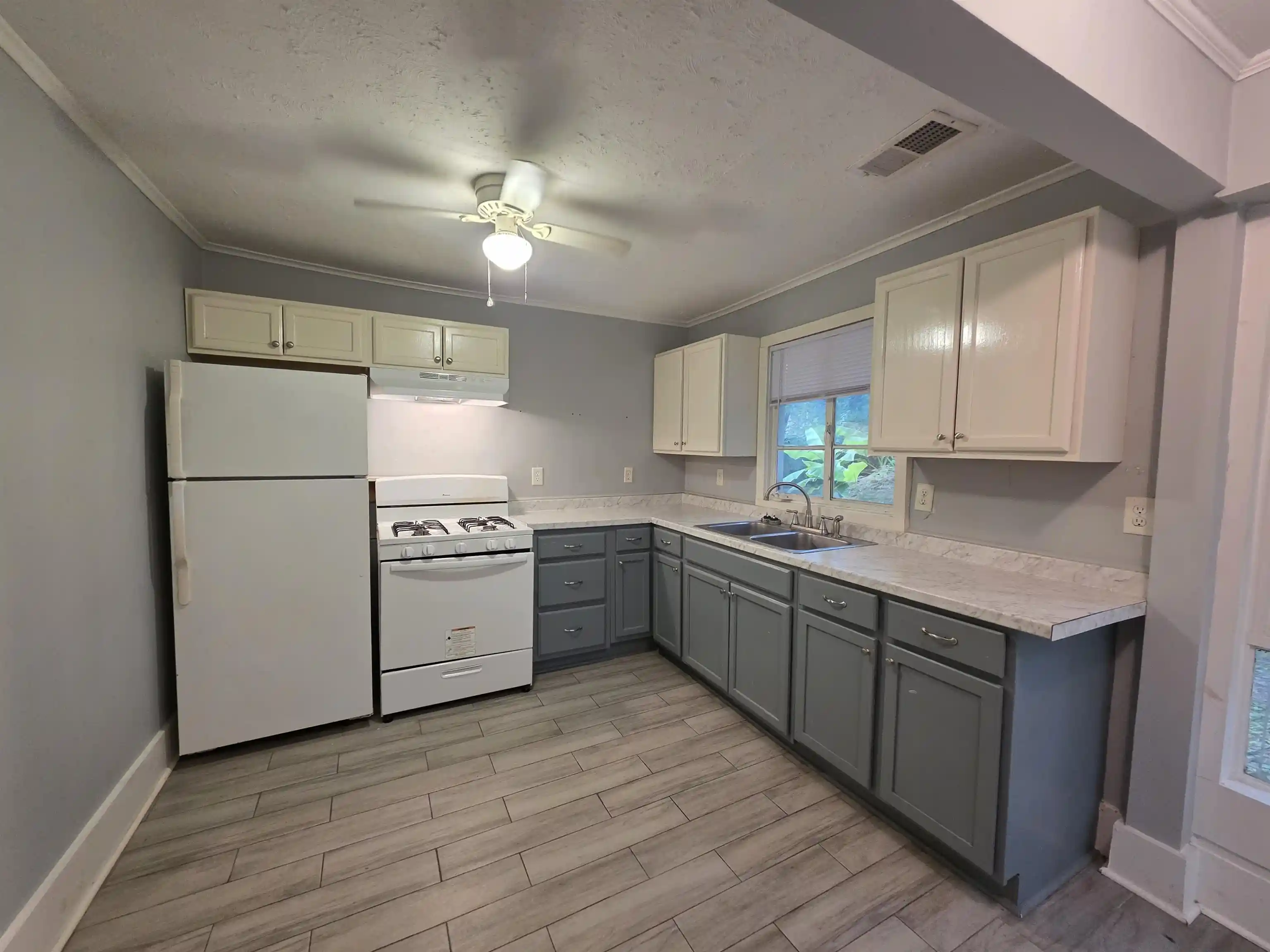 Photo 2 of Multi family home for sale at 2483 Harvard Ave, Memphis, TN 38112 | MLS# 10226838 | Listing updated on 2026-08-11