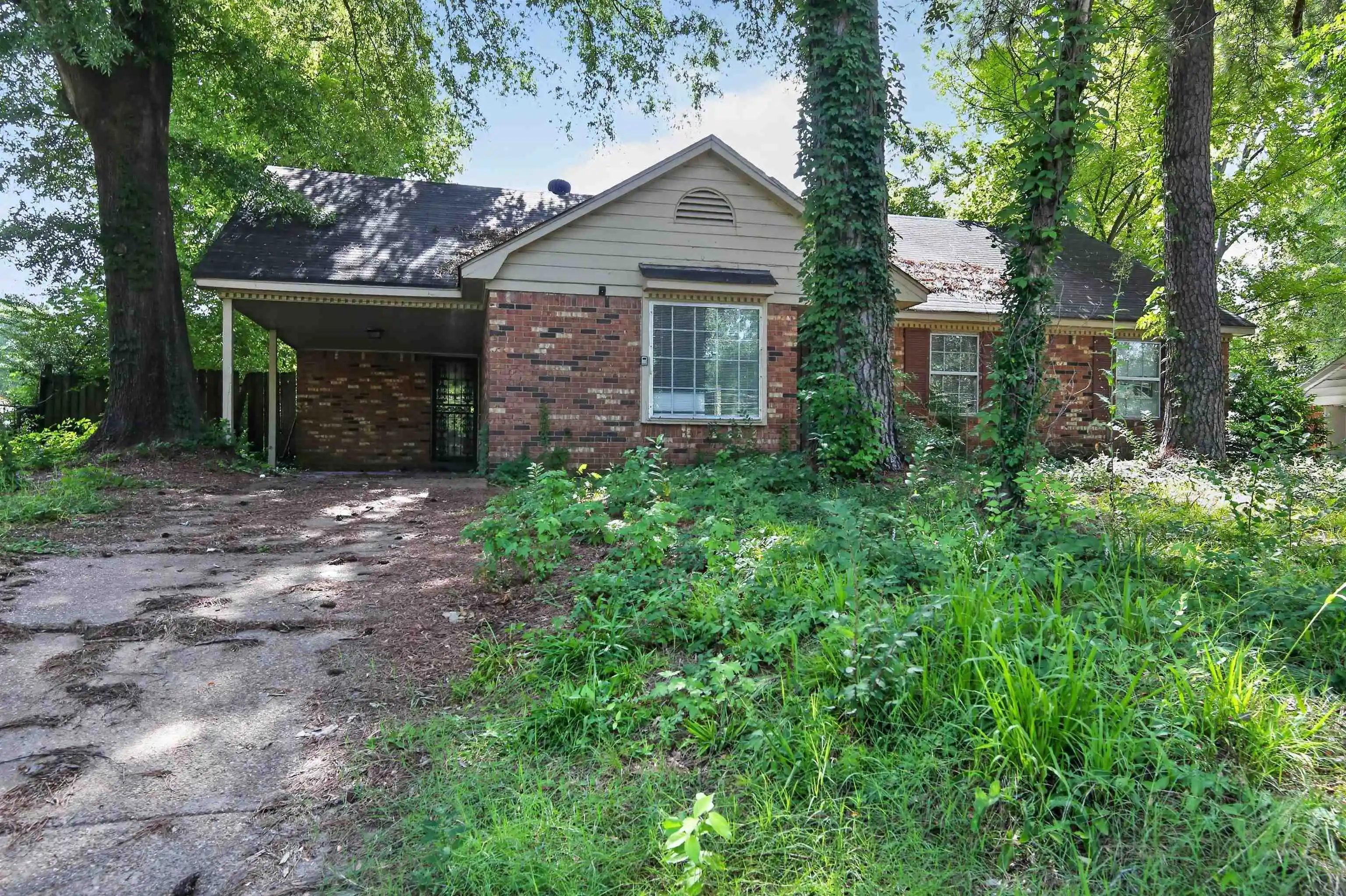 Photo 1 of Single family home for sale at 4146 Overton Xing Rd, Memphis, TN 38127 | MLS# 10226868 | Listing updated on 2026-10-26