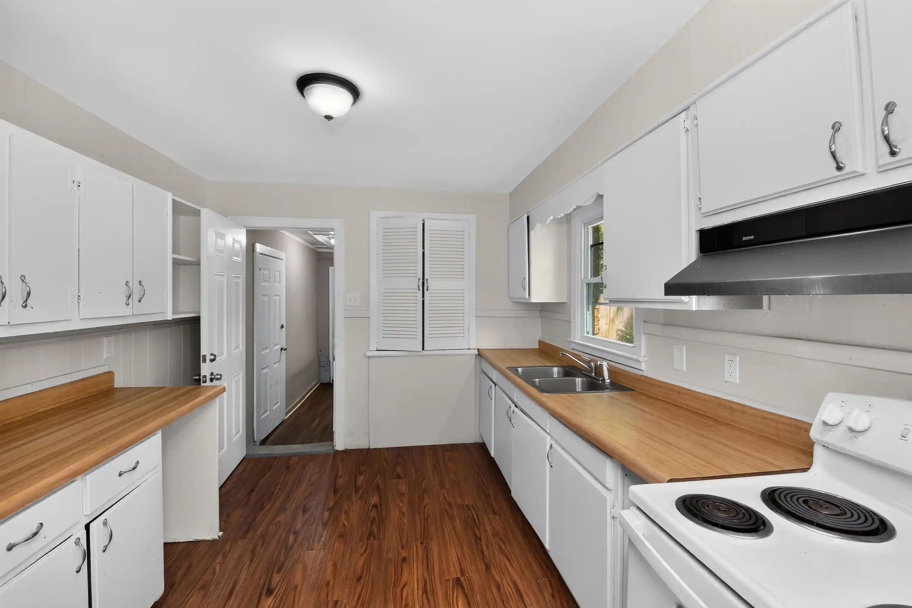 Photo 2 of Single family home for sale at 1548 S Perkins Rd, Memphis, TN 38117 | MLS# 10226869 | Listing updated on 2026-09-18
