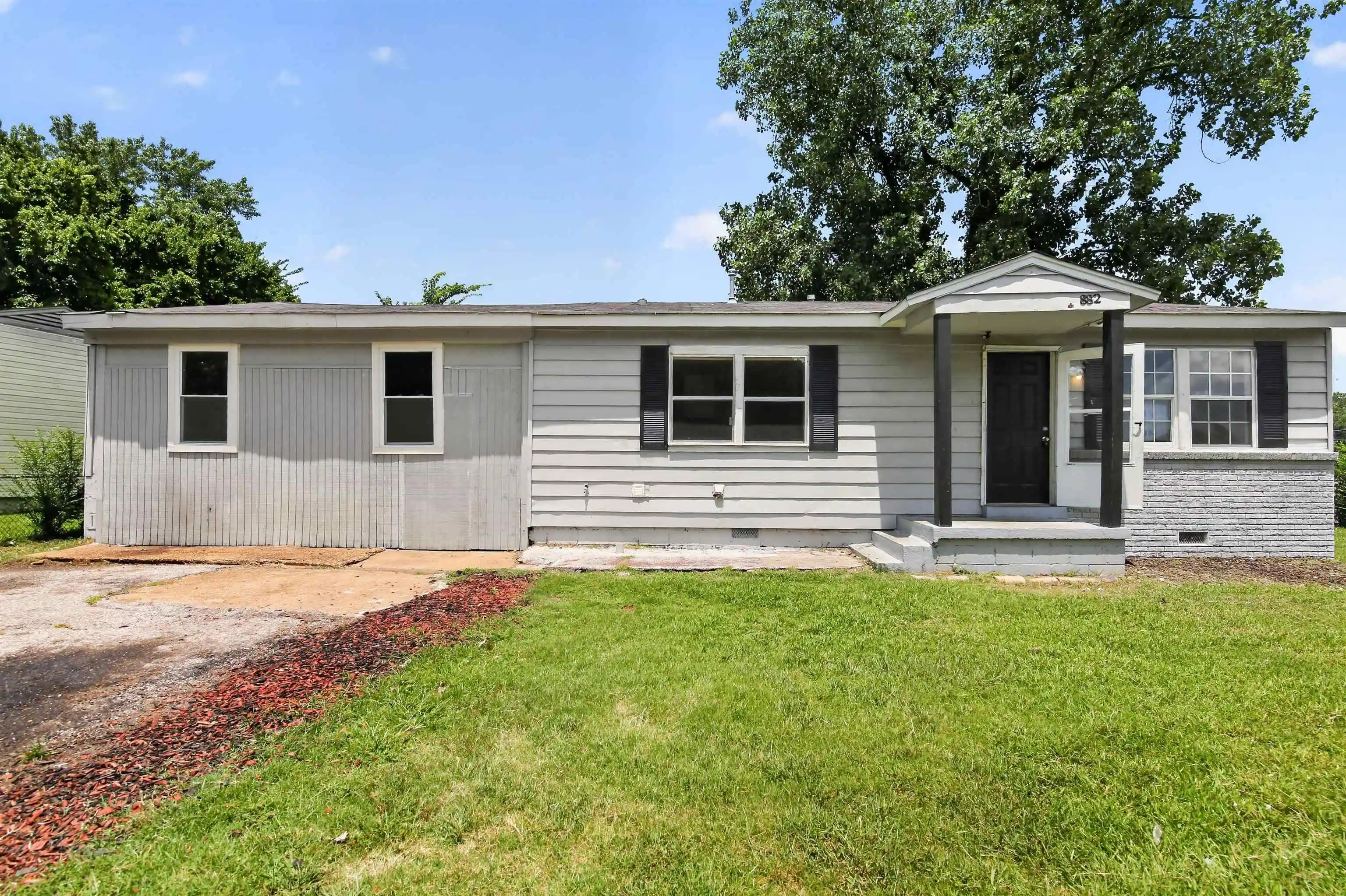 Photo 1 of Single family home for sale at 882 Leacrest Ave, Memphis, TN 38109 | MLS# 10226873 | Listing updated on 2026-09-18