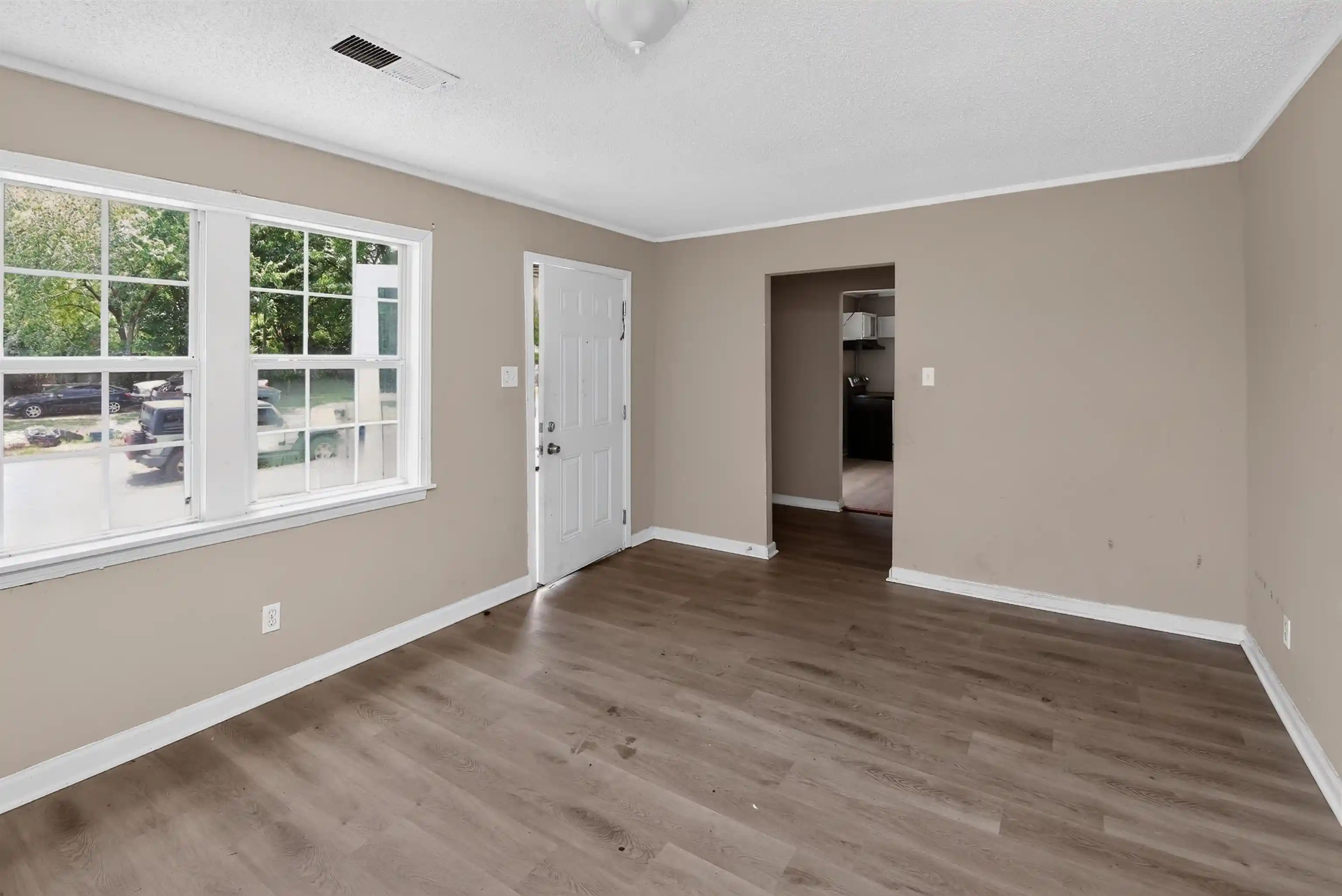 Photo 2 of Single family home for sale at 882 Leacrest Ave, Memphis, TN 38109 | MLS# 10226873 | Listing updated on 2026-09-18