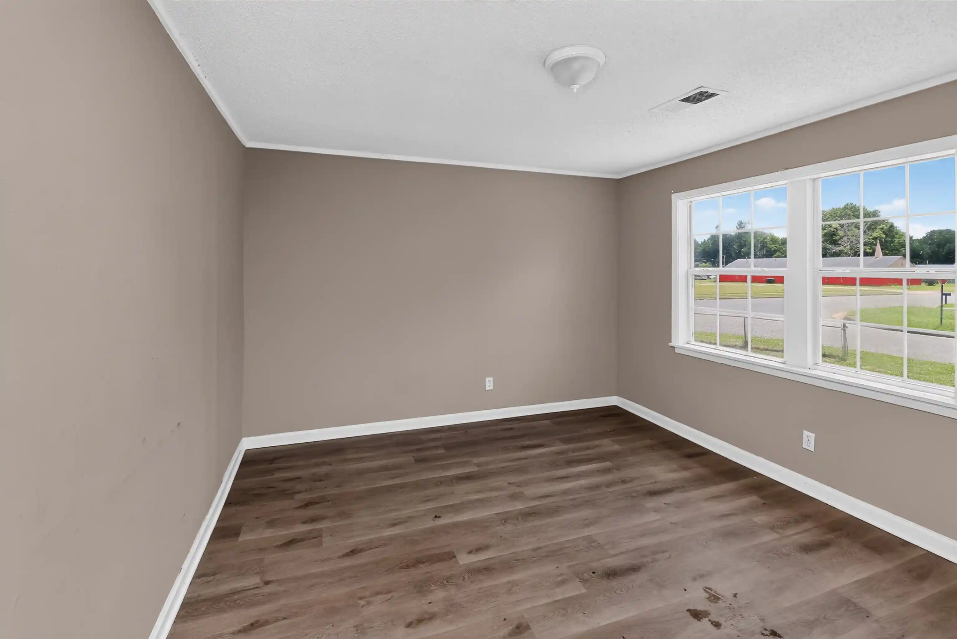 Photo 3 of Single family home for sale at 882 Leacrest Ave, Memphis, TN 38109 | MLS# 10226873 | Listing updated on 2026-09-18