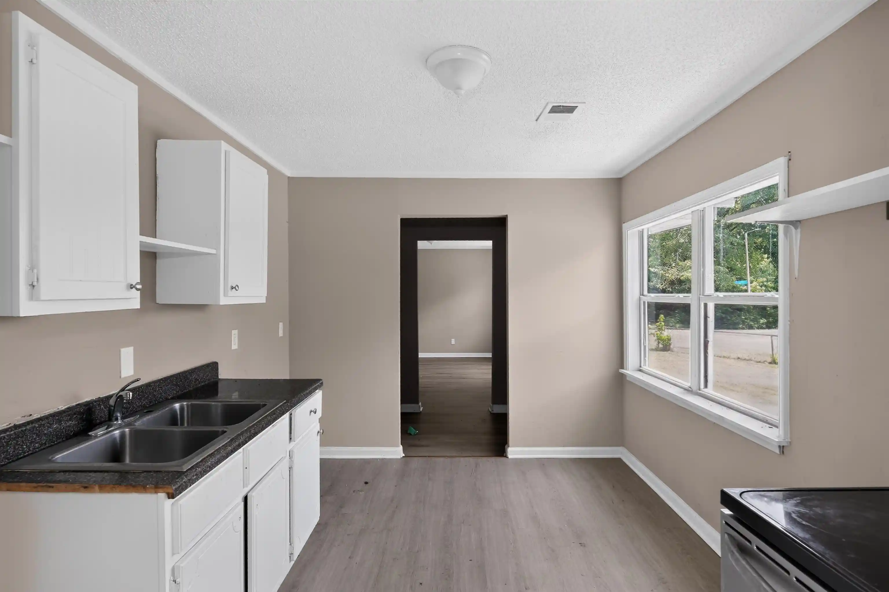 Photo 3 of Single family home for sale at 882 Leacrest Ave, Memphis, TN 38109 | MLS# 10226873 | Listing updated on 2026-09-18