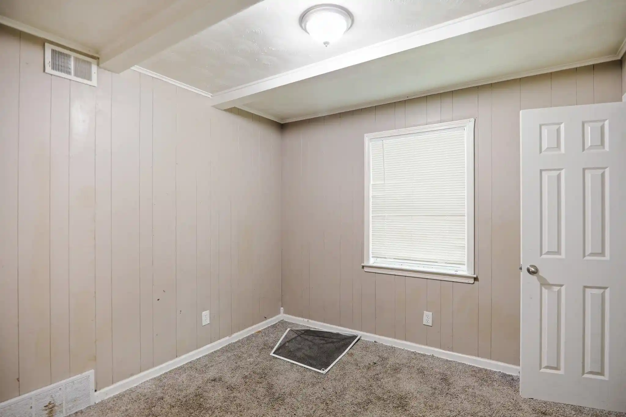 Photo 2 of Single family home for sale at 506 E Shelby Dr, Memphis, TN 38109 | MLS# 10226886 | Listing updated on 2026-10-01