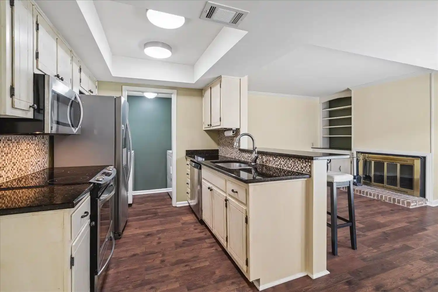 4th image of 1690 Hobbits Gln Dr, Germantown, TN 38138