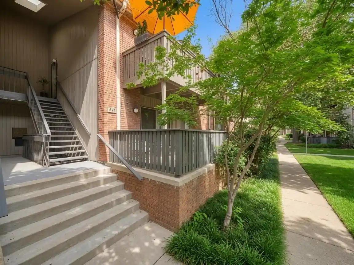 Photo 1 of Sale Pending at 821 Merrywood Gln #1, Memphis, TN 38117 | MLS# 10226923 | Listing updated on 2026-09-07