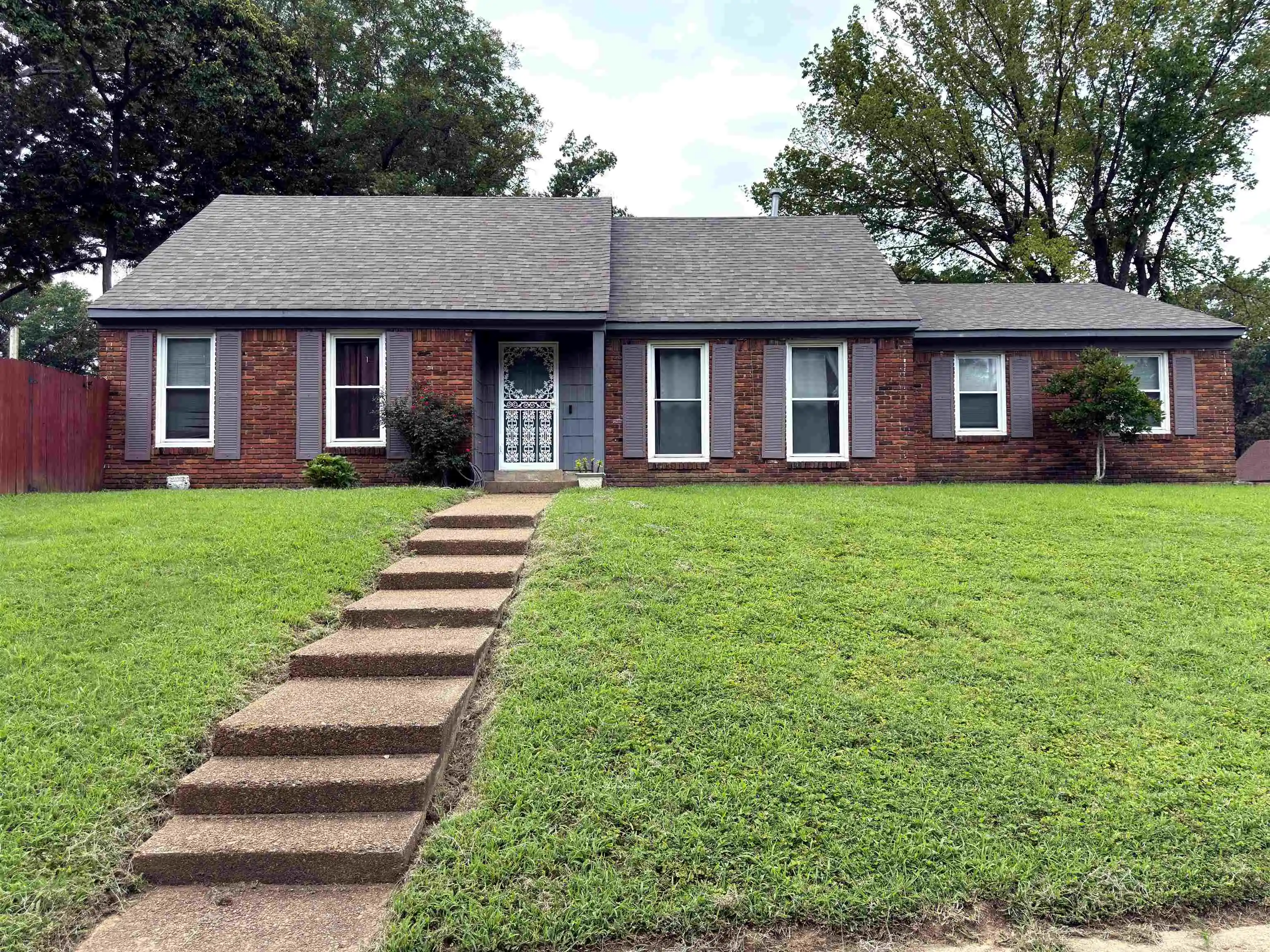 Photo 1 of Sale Pending at 2003 Hampton Hl Dr, Memphis, TN 38134 | MLS# 10226934 | Listing updated on 2026-08-27