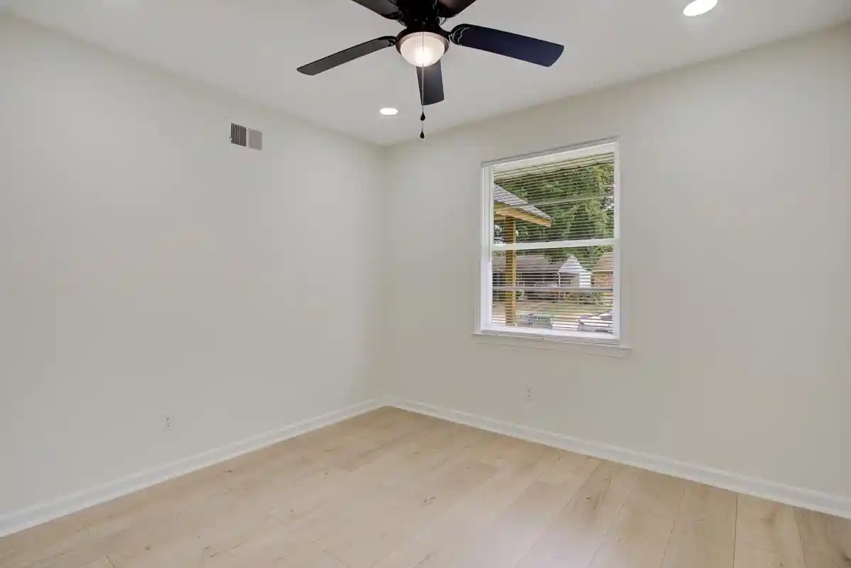 Photo 3 of Sale Pending at 4949 Owen Rd, Memphis, TN 38122 | MLS# 10226943 | Listing updated on 2026-09-11