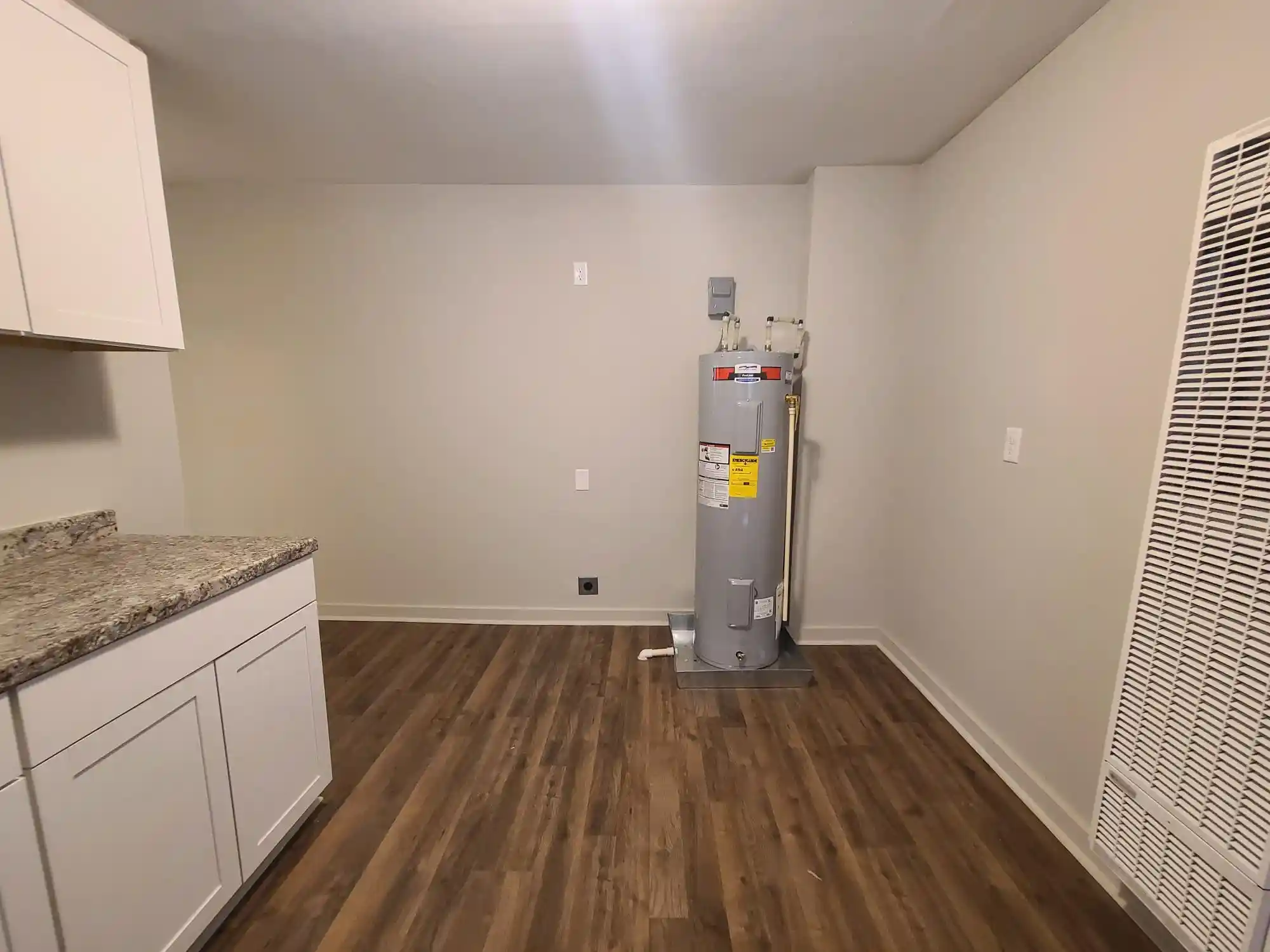 Listing Photo 2 - Condo for sale in building located at 734th Ln Ave, Memphis, TN 38105 - Unit #