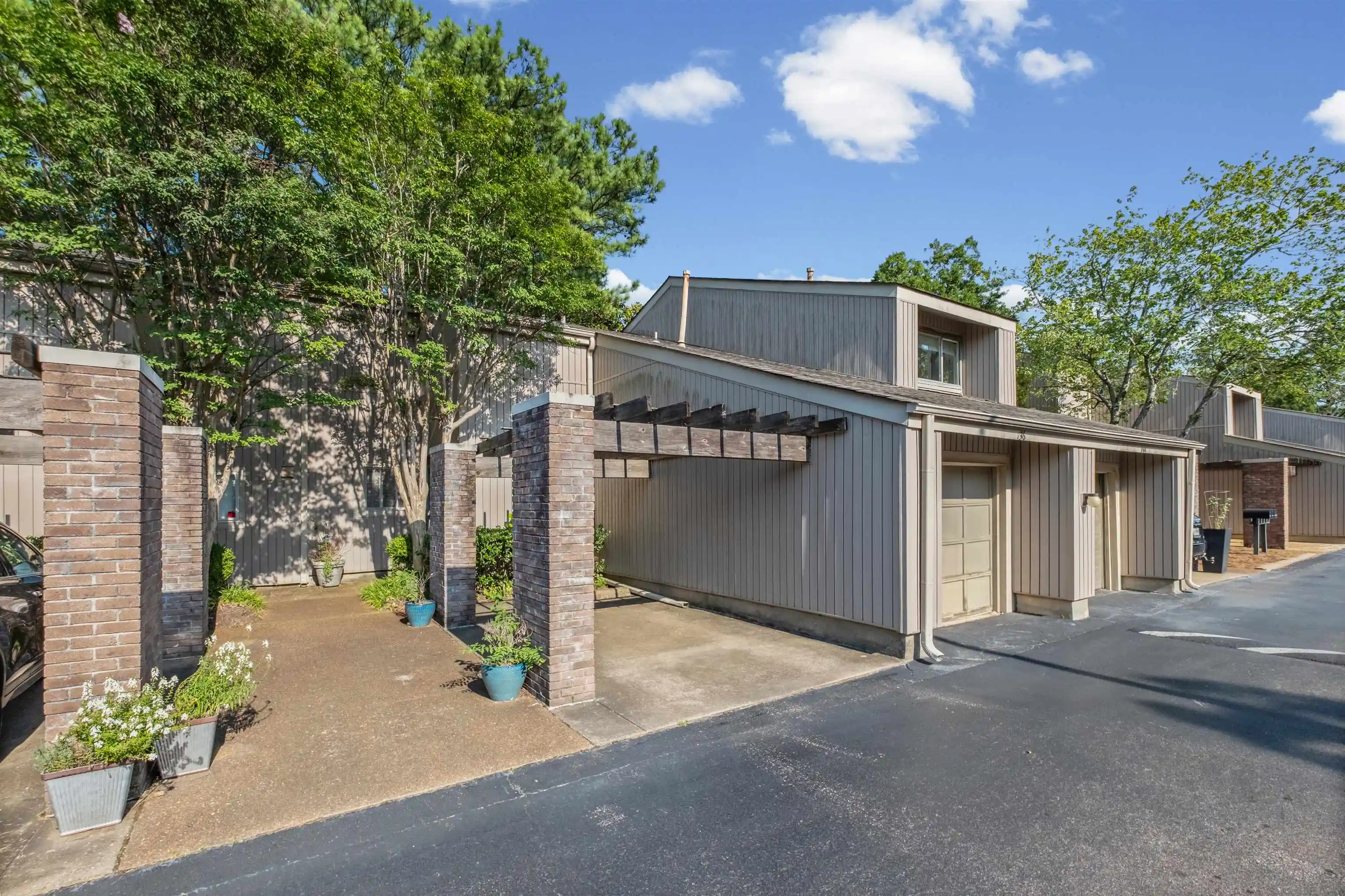 Townhouse for sale at 736 Forest Lake Dr #3302, Memphis, TN 38117 | MLS# 10226983