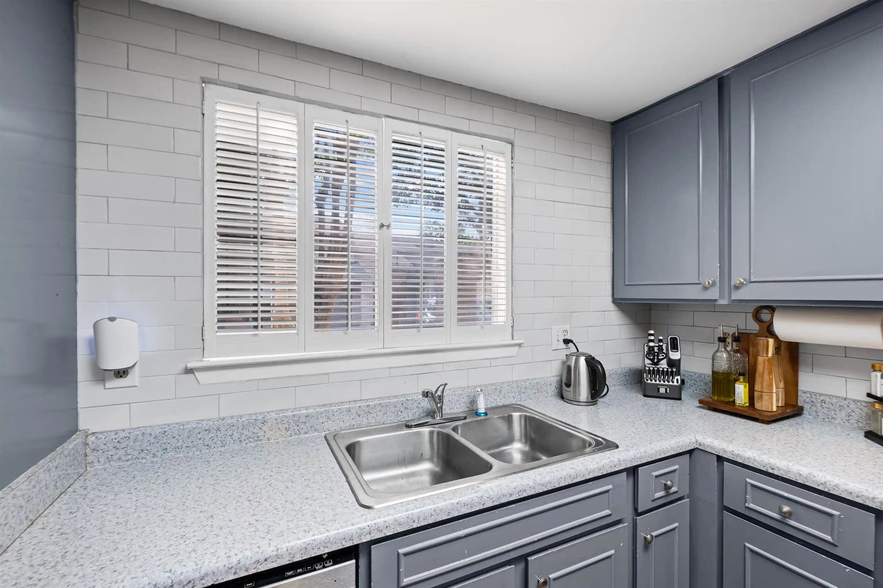 Photo 2 of Townhouse for sale at 736 Forest Lake Dr #3302, Memphis, TN 38117 | MLS# 10226983 | Listing updated on 2026-09-14