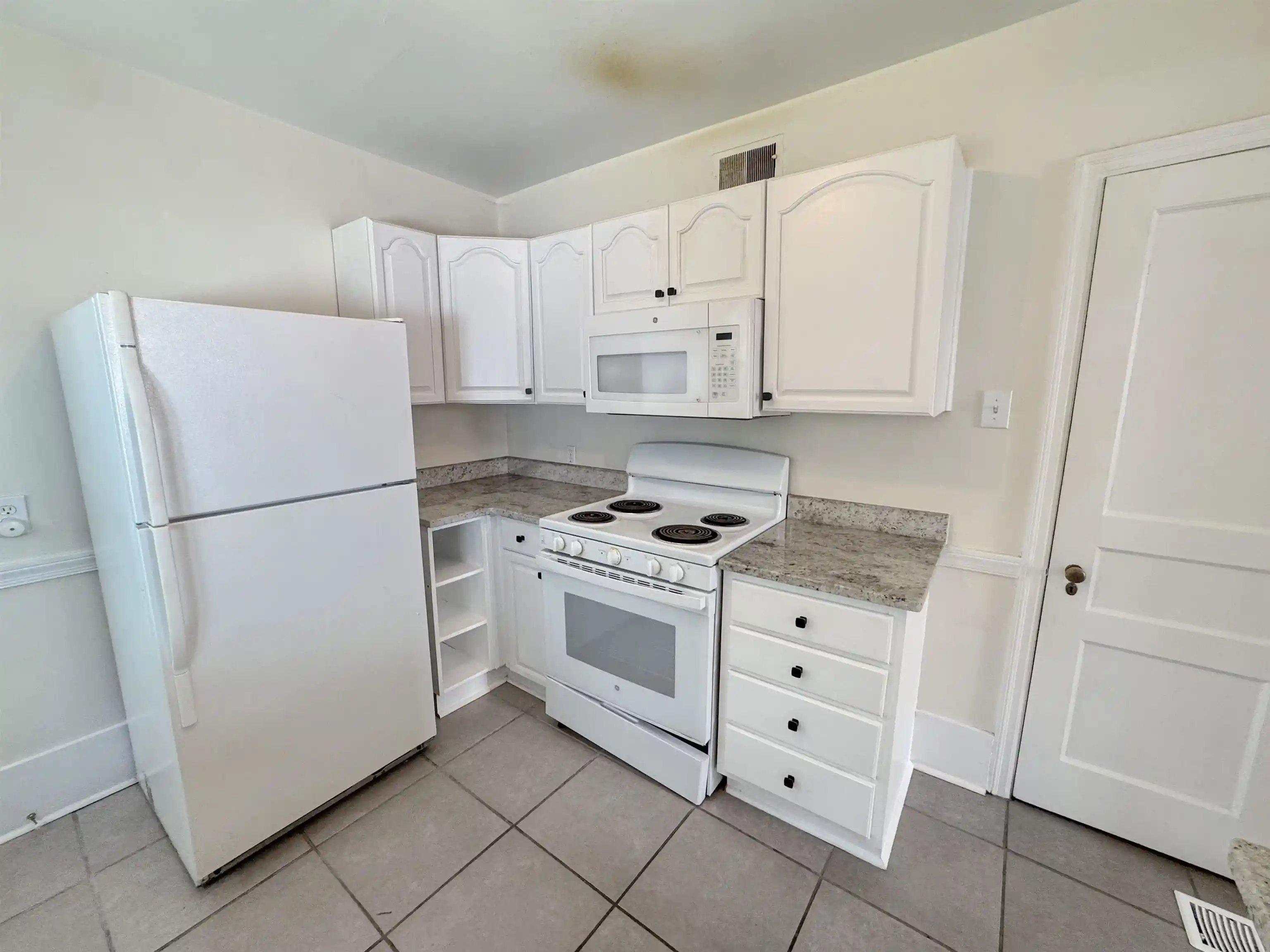 Photo 3 of Single family home for sale at 18 S Alicia Dr, Memphis, TN 38112 | MLS# 10227002 | Listing updated on 2026-09-15