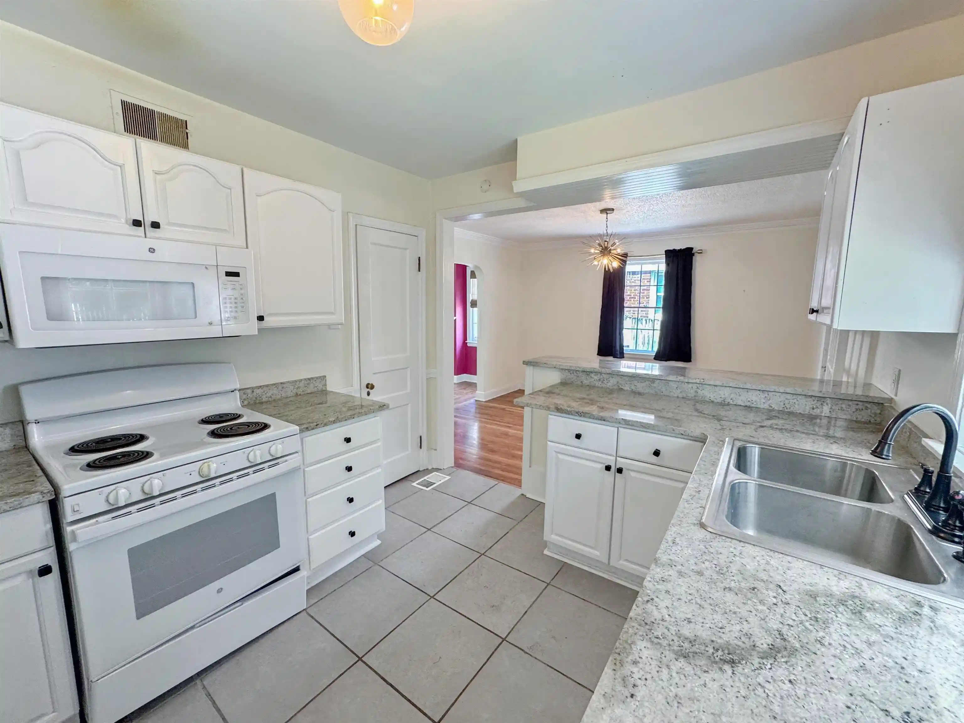 Photo 4 of Single family home for sale at 18 S Alicia Dr, Memphis, TN 38112 | MLS# 10227002 | Listing updated on 2026-09-15