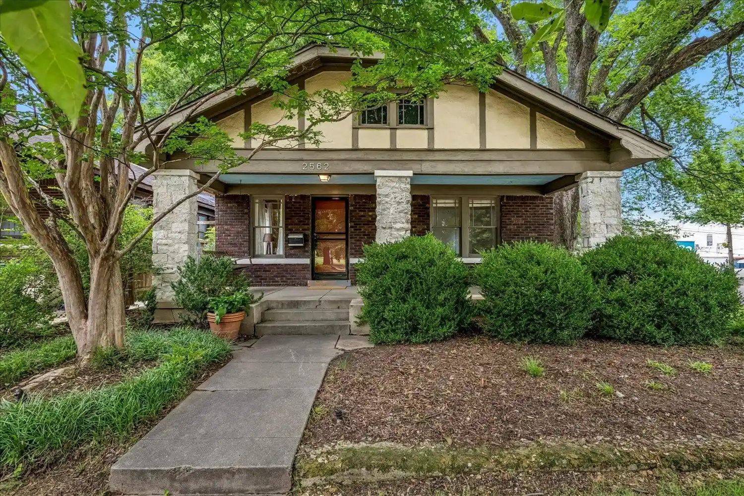 Photo 1 of Single family home for sale at 2562 Sam Cooper Blvd, Memphis, TN 38112 | MLS# 10227025 | Listing updated on 2026-07-27