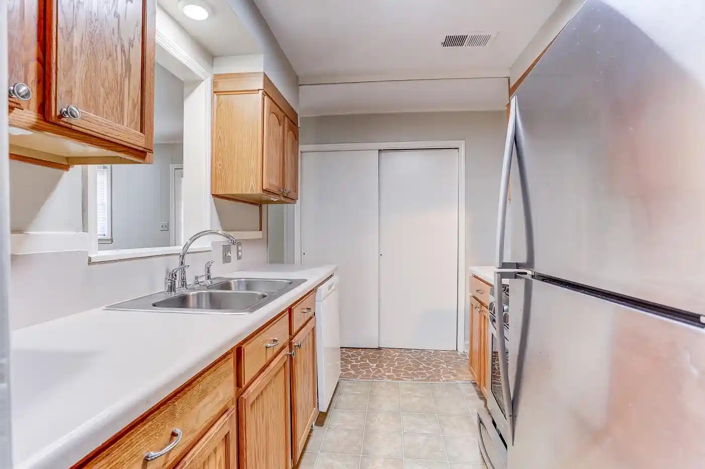 Photo 2 of Single family home for sale at 1369 Marcia Rd, Memphis, TN 38117 | MLS# 10227033 | Listing updated on 2026-10-05