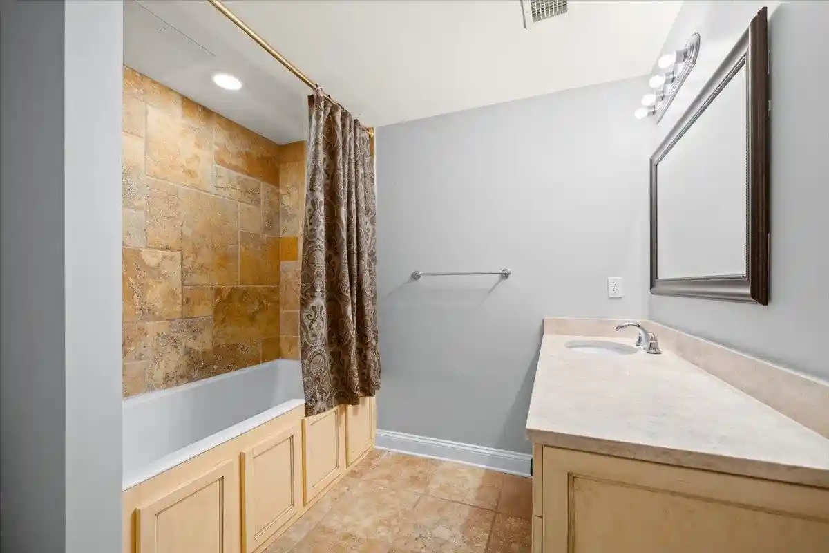 Listing Photo 4 - Condo for sale in building located at 127 Madison Ave, Memphis, TN 38103 - Unit #201