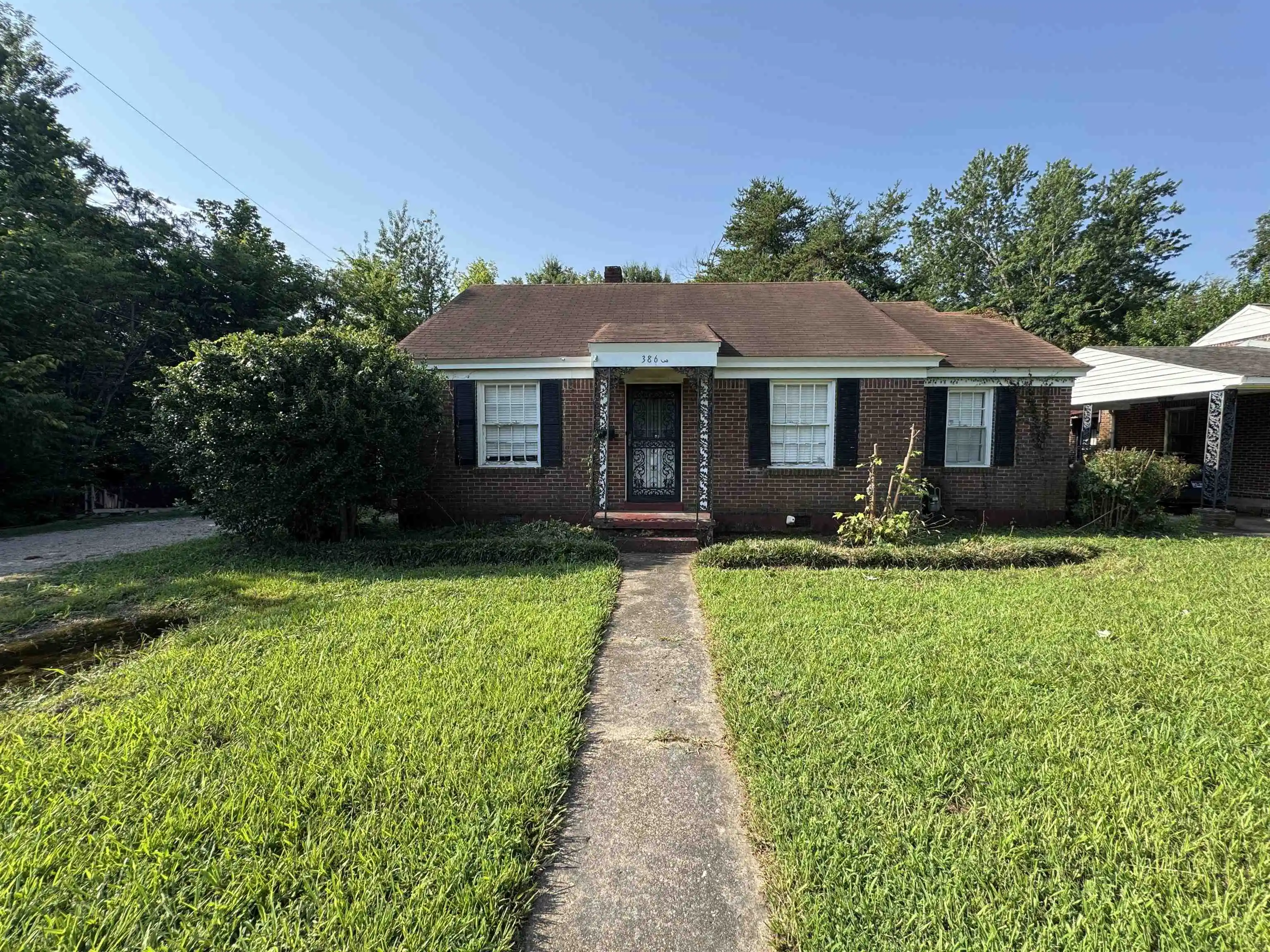 Photo 1 of Single family home for sale at 3863 Spottswood Ave, Memphis, TN 38111 | MLS# 10227042 | Listing updated on 2026-08-19