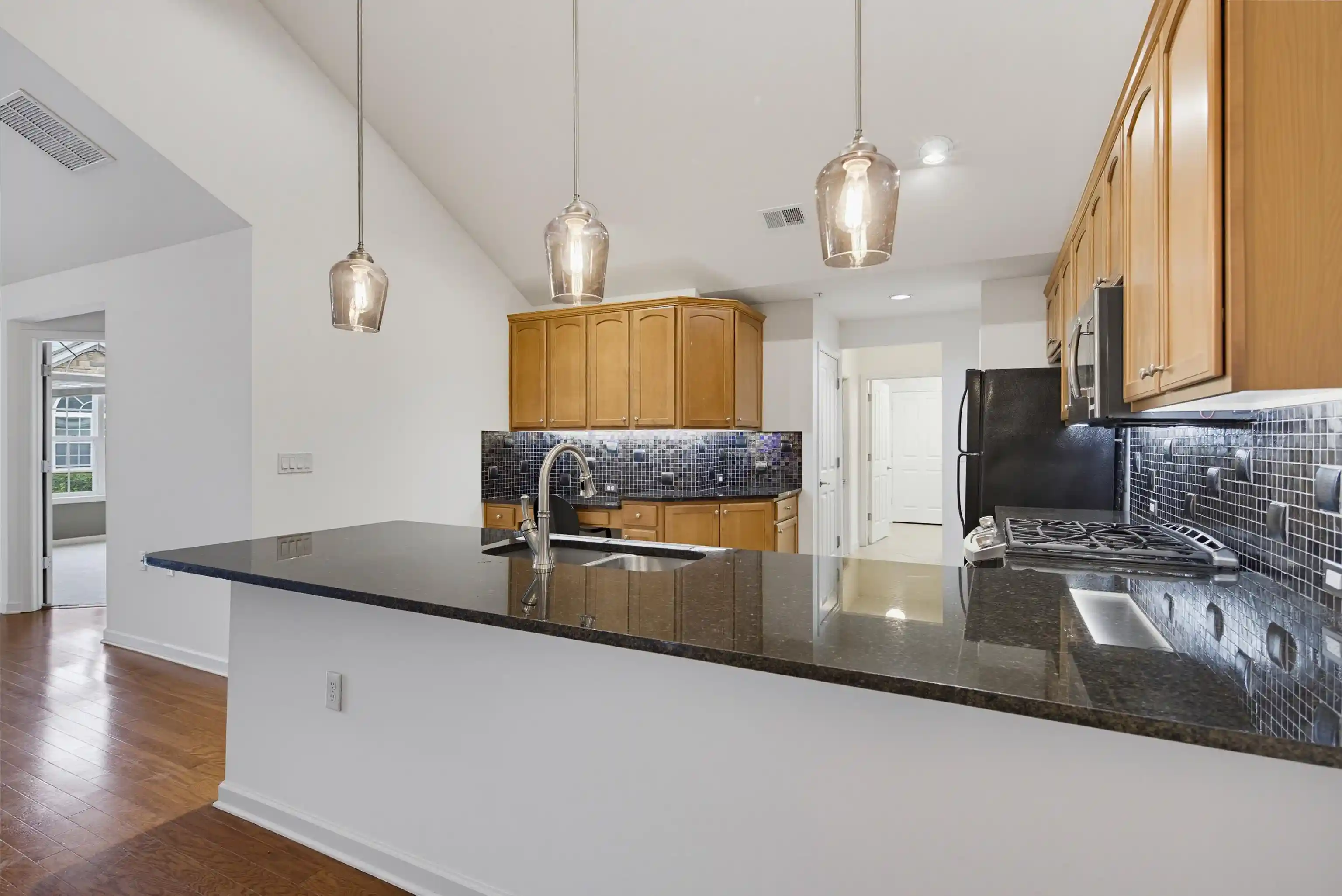 Listing Photo 4 - Condo for sale in building located at 753 Stonevillage Cv, Collierville, TN 38017 - Unit #19