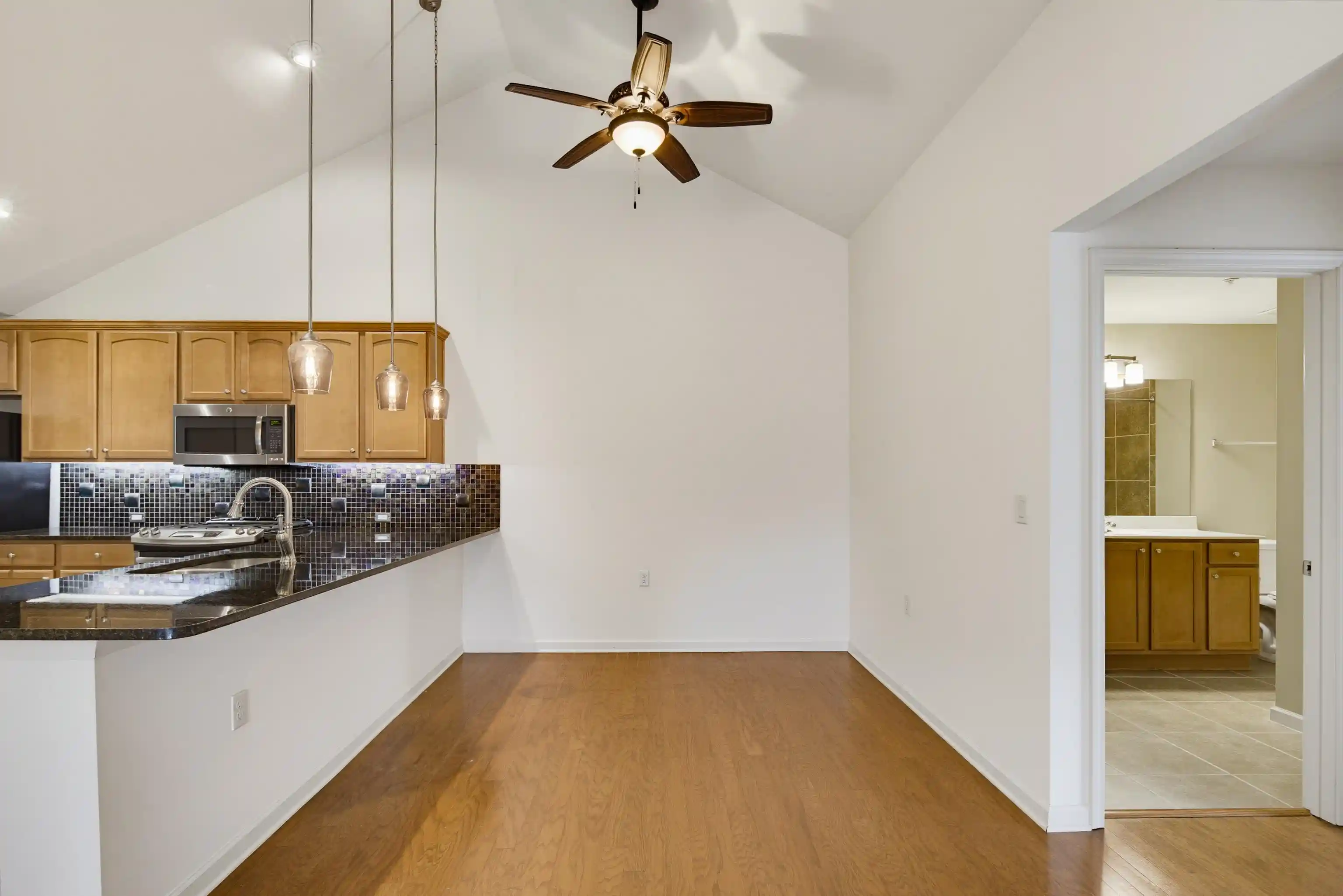 Listing Photo 5 - Condo for sale in building located at 753 Stonevillage Cv, Collierville, TN 38017 - Unit #19